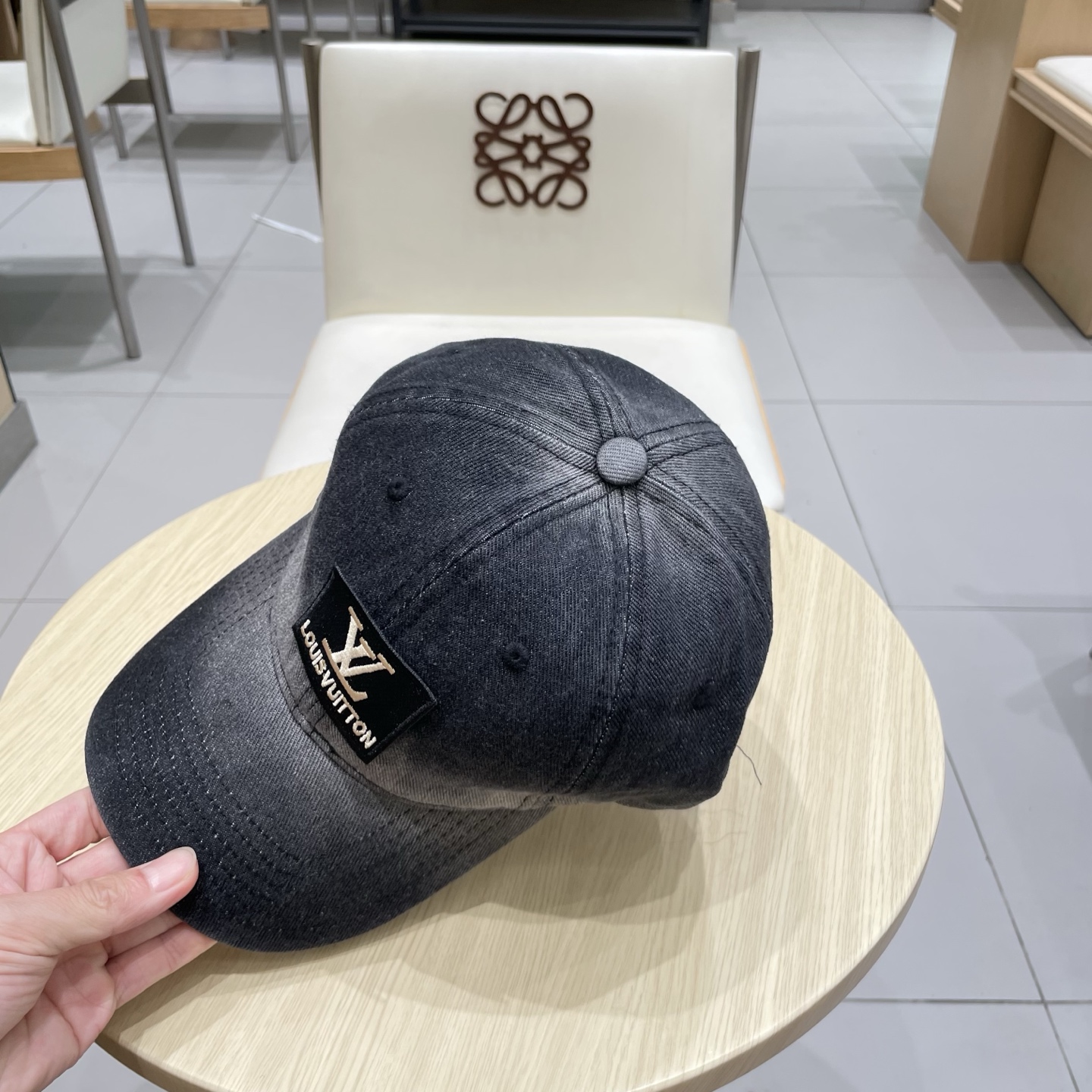  LV路易威登官网同步高版本 新款牛仔棒球帽🧢
火爆技术升级，洗水牛仔风街头风十足
更符合现在时尚小哥哥