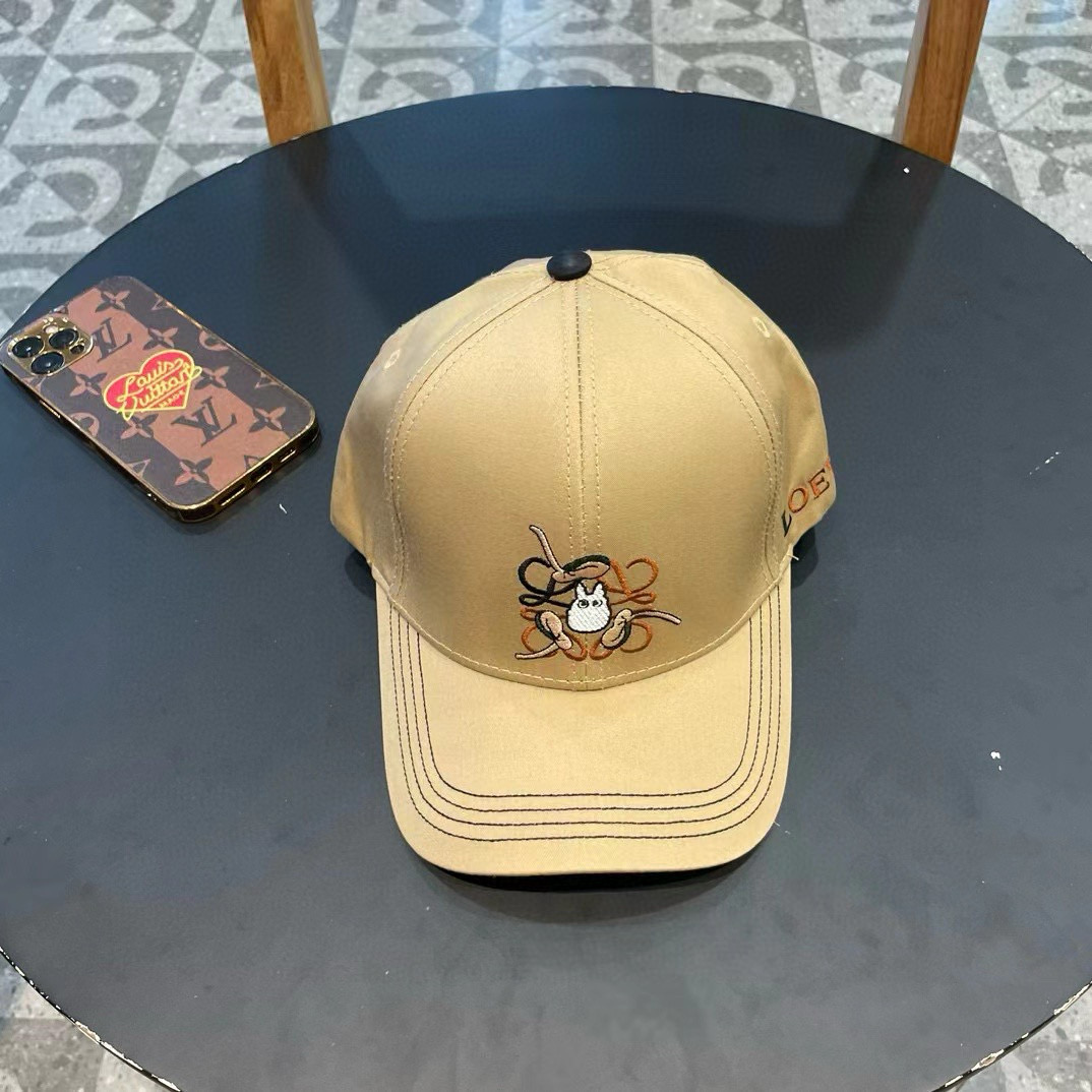  罗意威Loewe～新款棒球帽🧢，简约经典logo，质感超级赞👍，精致大牌范，女神必备神器，情侣款