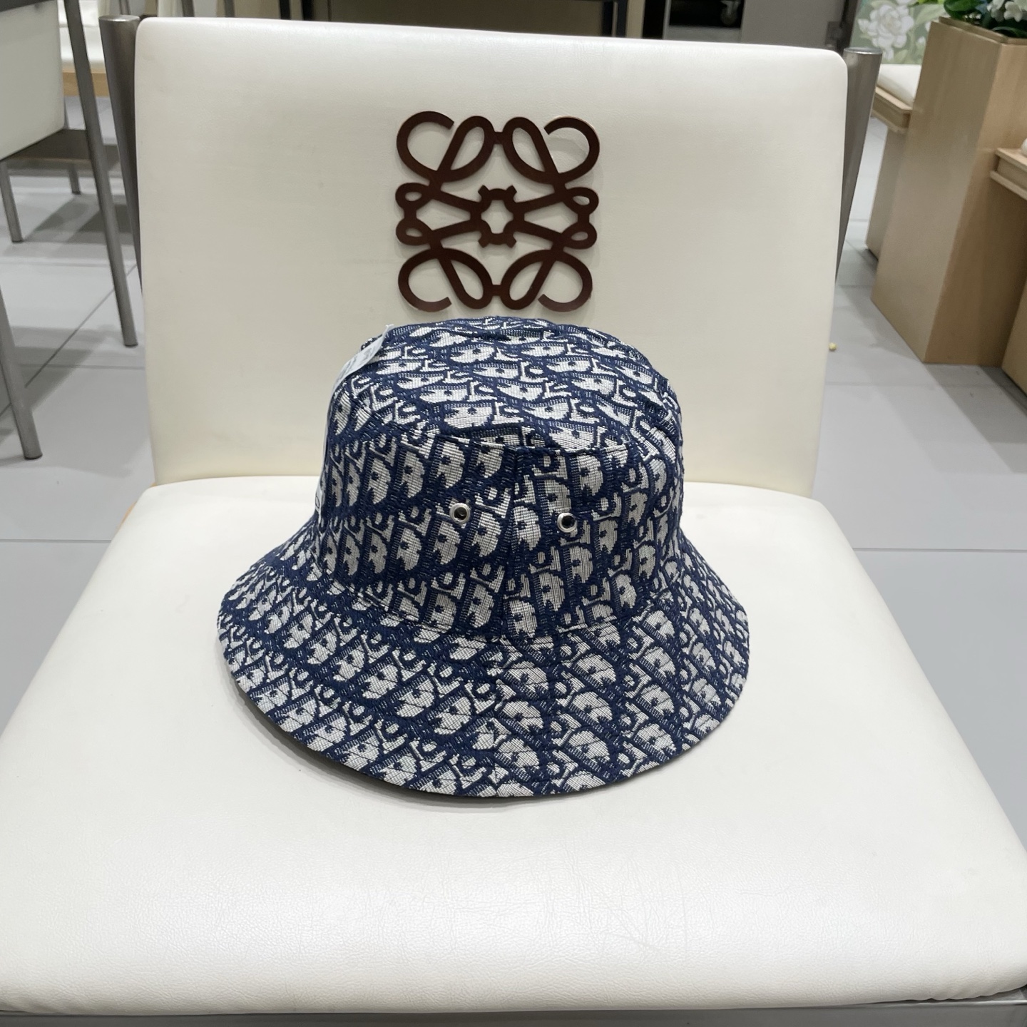 👒迪奥Dior👒 😍官网最新双面满印迪奥logo渔夫帽，防晒指数超高，特别显脸小，有型不软塌，可随意折叠