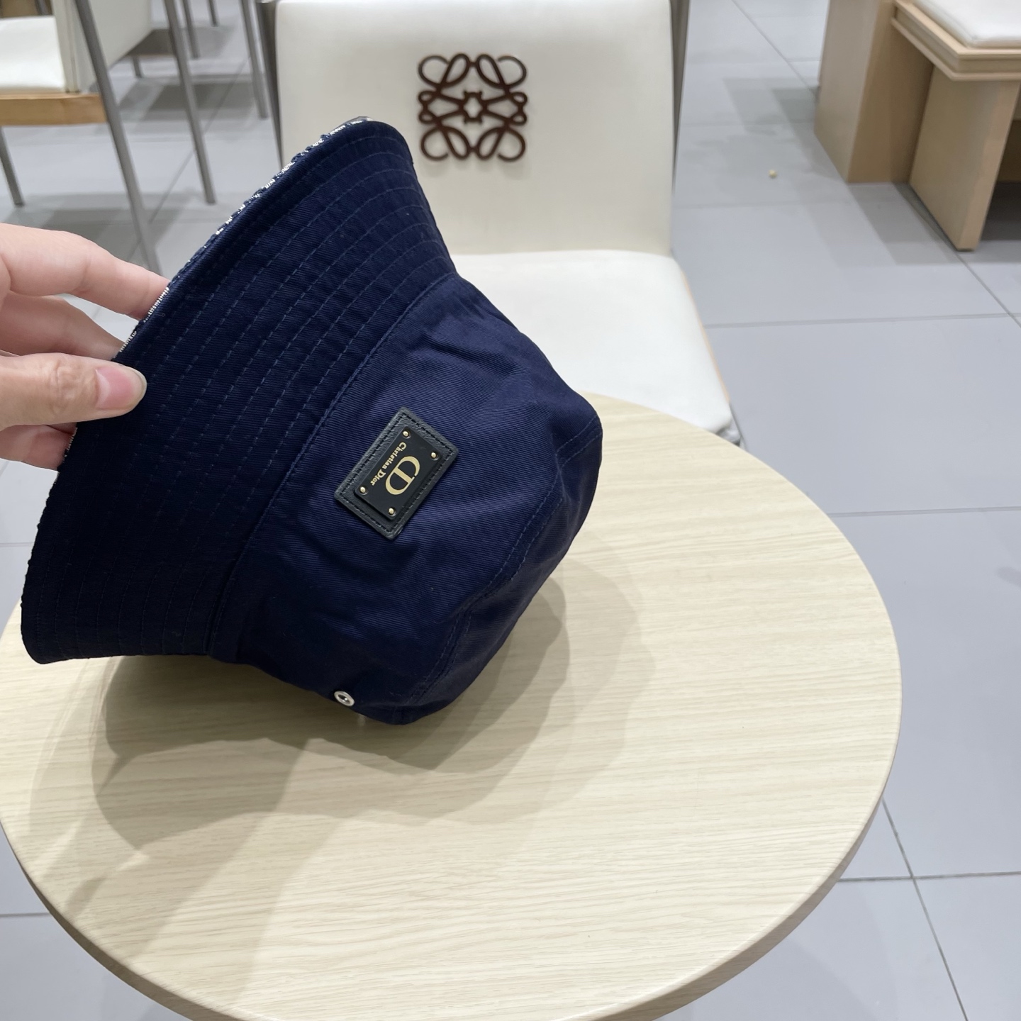 👒迪奥Dior👒 😍官网最新双面满印迪奥logo渔夫帽，防晒指数超高，特别显脸小，有型不软塌，可随意折叠