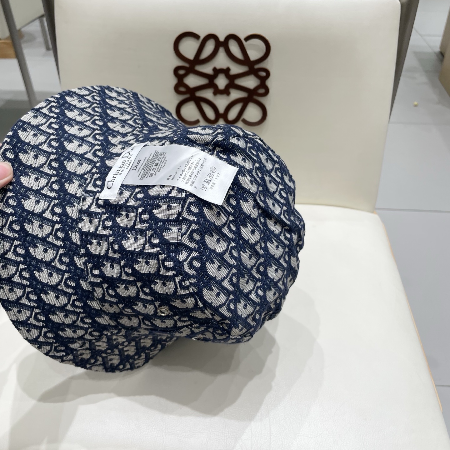 👒迪奥Dior👒 😍官网最新双面满印迪奥logo渔夫帽，防晒指数超高，特别显脸小，有型不软塌，可随意折叠