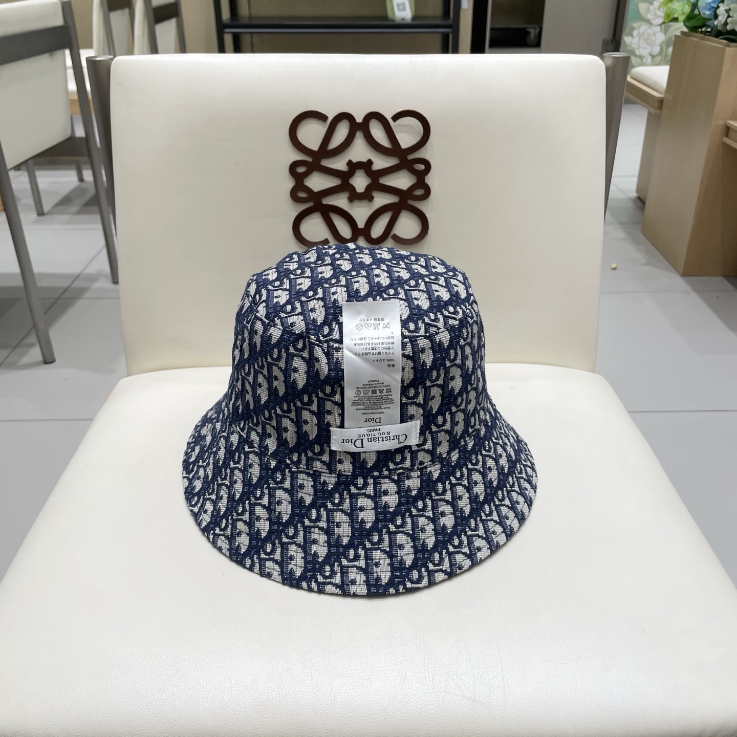 👒迪奥Dior👒 😍官网最新双面满印迪奥logo渔夫帽，防晒指数超高，特别显脸小，有型不软塌，可随意折叠