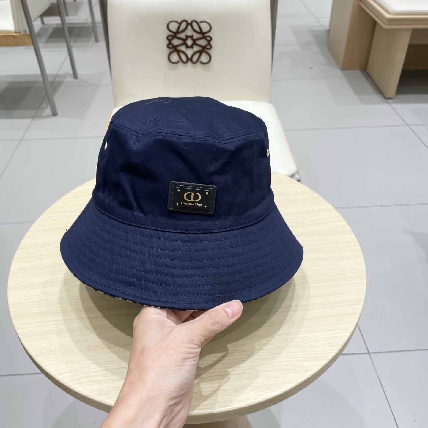 👒迪奥Dior👒 😍官网最新双面满印迪奥logo渔夫帽，防晒指数超高，特别显脸小，有型不软塌，可随意折叠