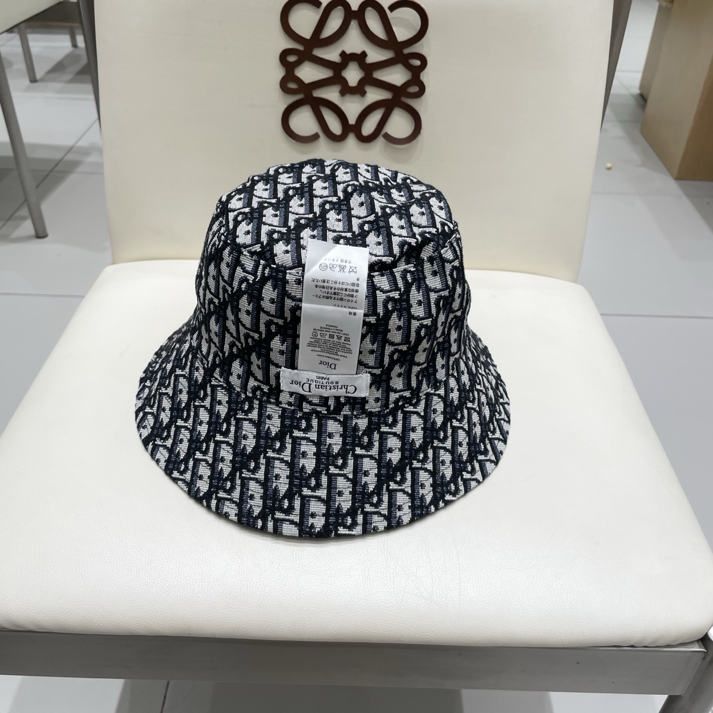 👒迪奥Dior👒 😍官网最新双面满印迪奥logo渔夫帽，防晒指数超高，特别显脸小，有型不软塌，可随意折叠