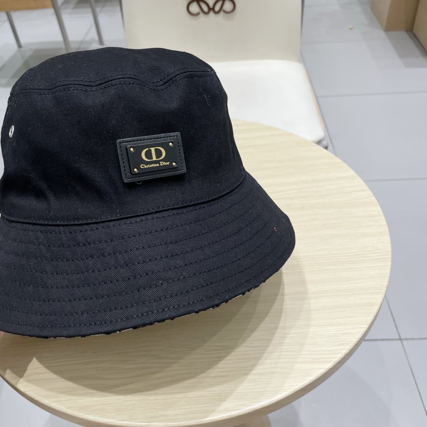 👒迪奥Dior👒 😍官网最新双面满印迪奥logo渔夫帽，防晒指数超高，特别显脸小，有型不软塌，可随意折叠