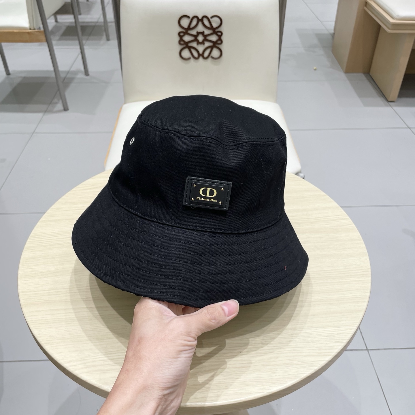 👒迪奥Dior👒 😍官网最新双面满印迪奥logo渔夫帽，防晒指数超高，特别显脸小，有型不软塌，可随意折叠
