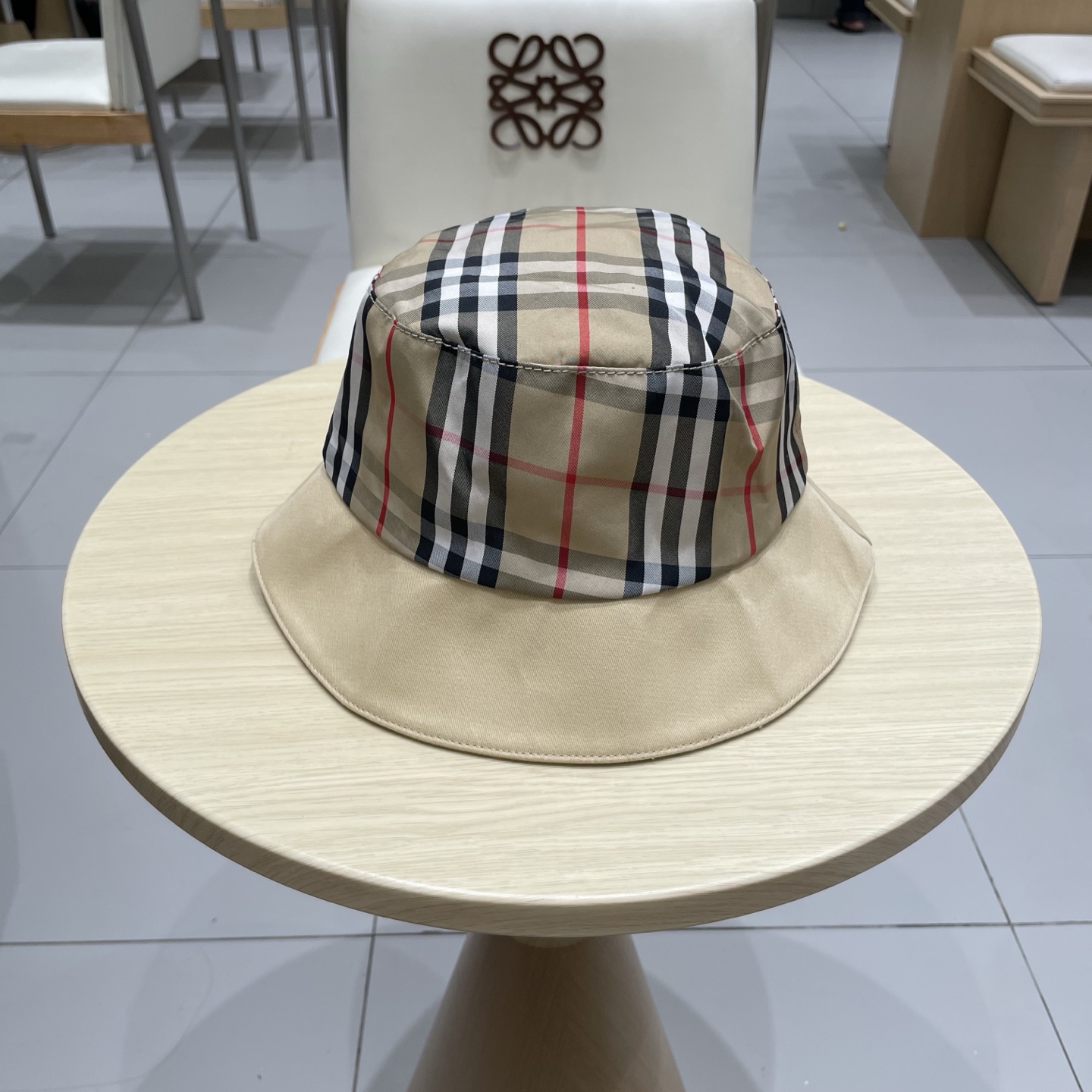 NO:350547,Burberry (Burberry) original single fisherman hat, hot-selling pure cotton inner lining, light and breathable. Perfect style, accurate and accurate for the texture, original quality, exclusive physical shots, suitable for both men and women!  ,hat, straw hat, fisherman hat, baseball hat, hat, burberry, burberry, espadrilles, hatsBurberry（巴宝莉）原单渔夫帽 专柜热卖款纯棉内里,轻盈透气.完美版型,对格精准无误,原厂品质,独家实物拍摄,男女适用！,帽子草帽渔夫帽棒球帽,帽子,burberry,burberry,espadrilles,hats,hat