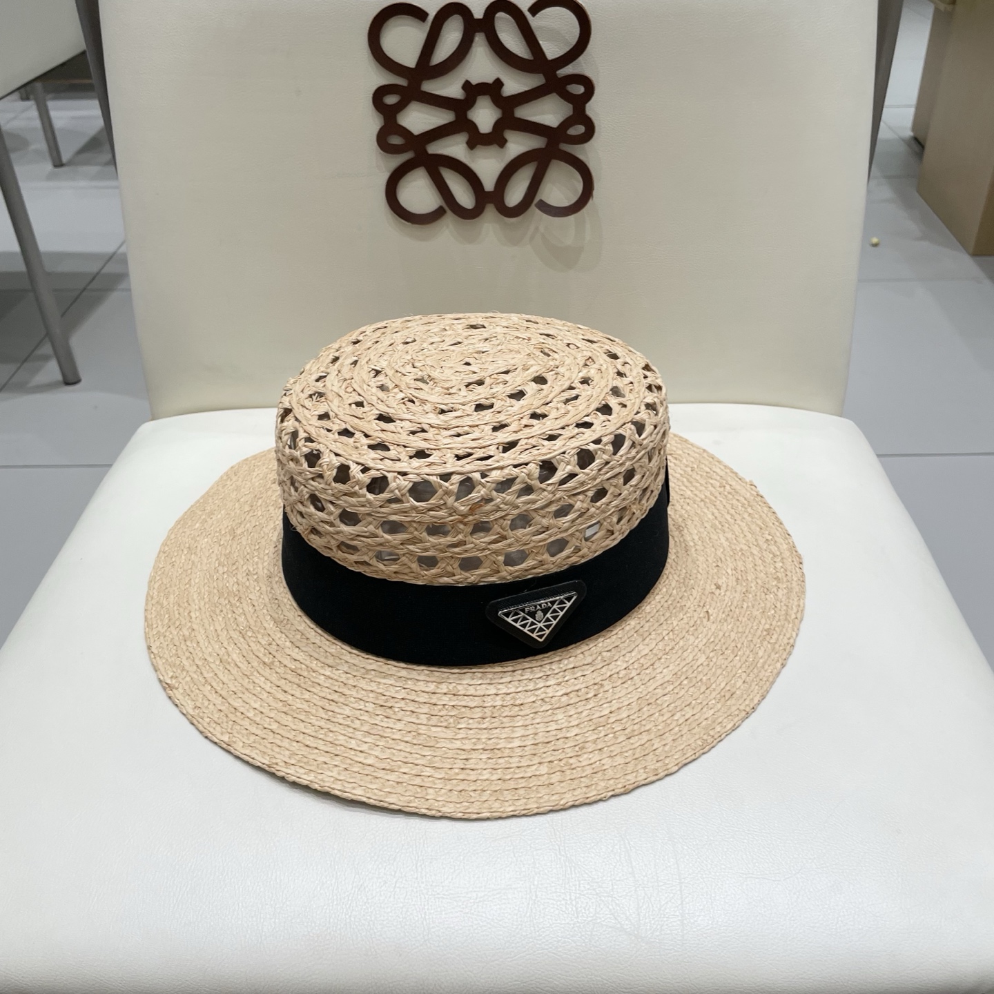 普拉达Prada新款拉菲草镂空草帽 夏天海边首选～明星同款～大牌简约