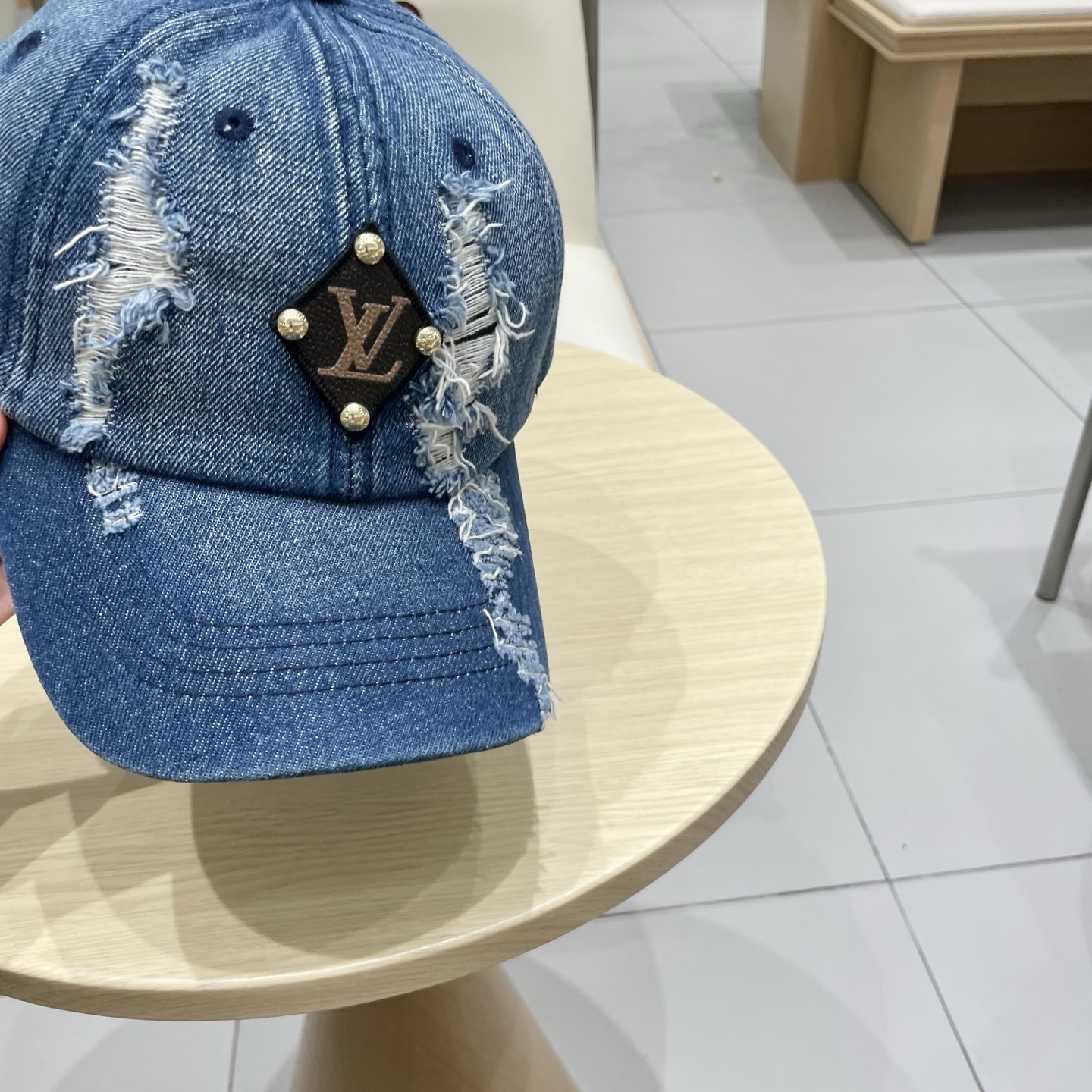 LV路易威登 新款牛仔棒球帽🧢火爆技术升级，牛仔风街头风十足更符合现在时尚小哥哥小姐姐的style，机场