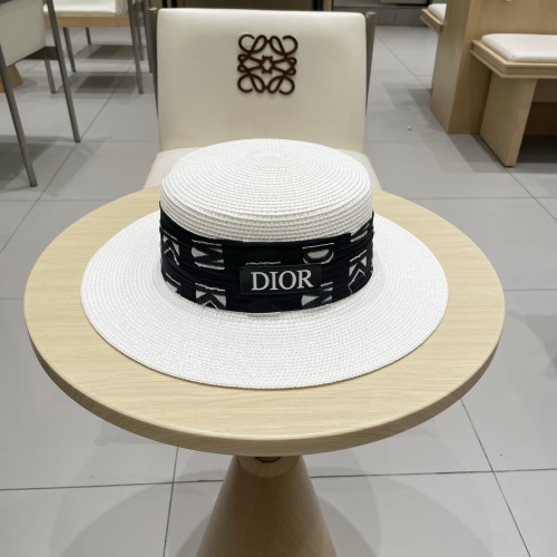 Chapeau de paille Dior : Élégance estivale avec une touche de luxe 1 Chapeau de paille Dior : Élégance estivale avec une touche de luxe