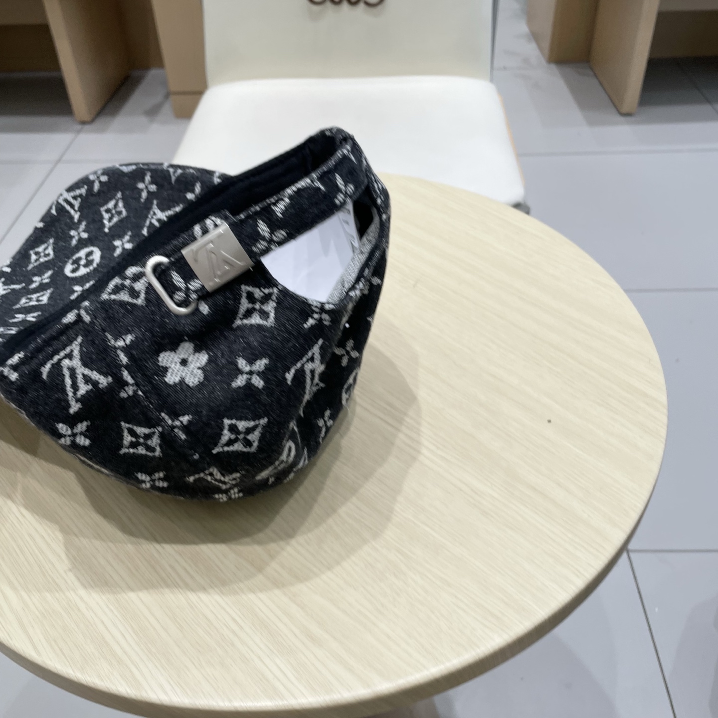 🧢路易威登棒球帽 LouisVuitton😍新款LV棒球帽，重工打造♥️高端大气，百搭款🤗男女通用！跑量