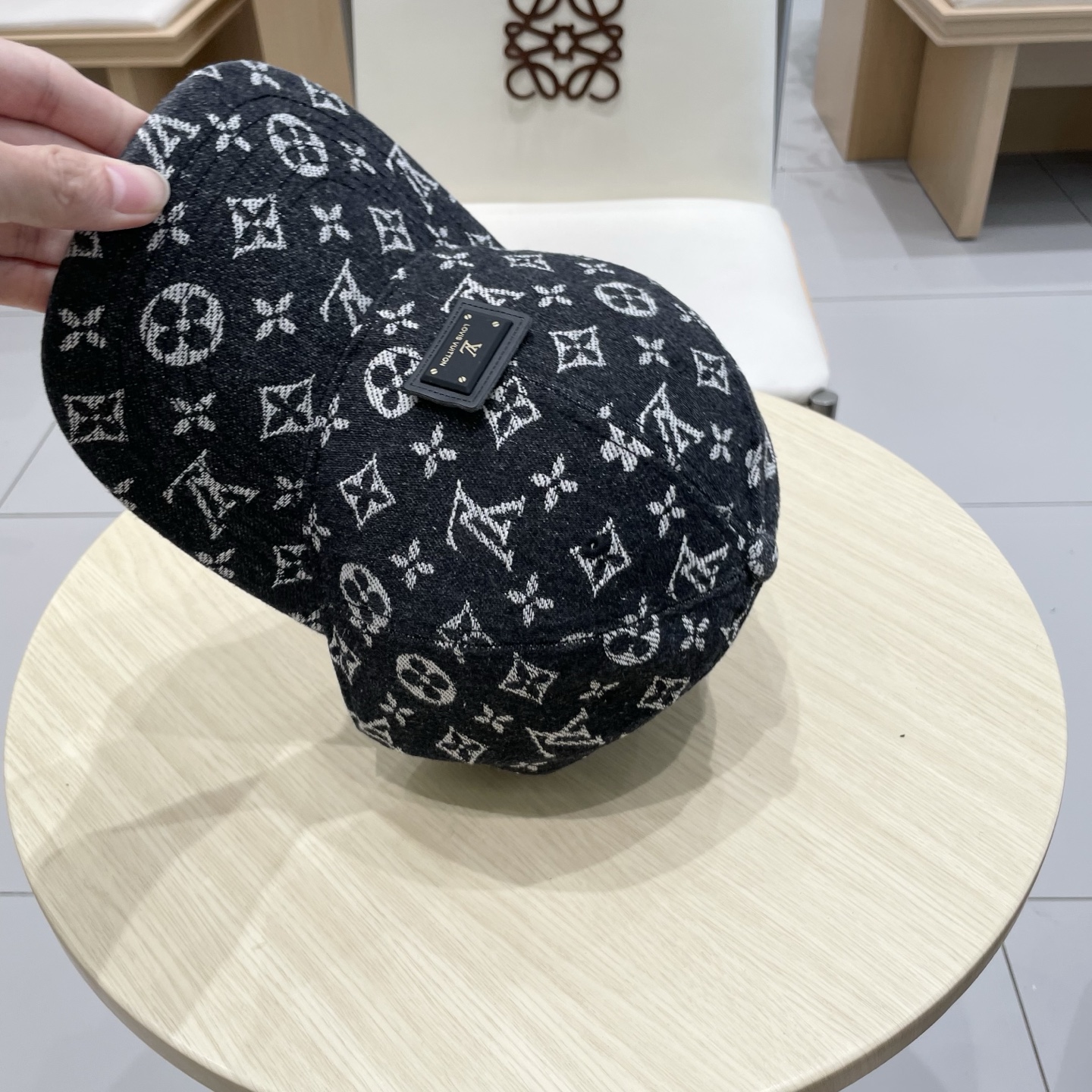 🧢路易威登棒球帽 LouisVuitton😍新款LV棒球帽，重工打造♥️高端大气，百搭款🤗男女通用！跑量