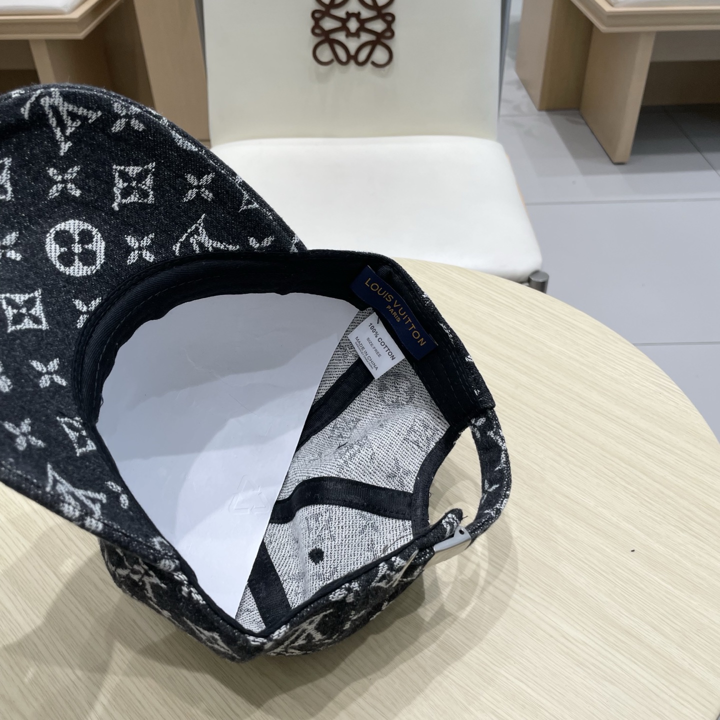 🧢路易威登棒球帽 LouisVuitton😍新款LV棒球帽，重工打造♥️高端大气，百搭款🤗男女通用！跑量