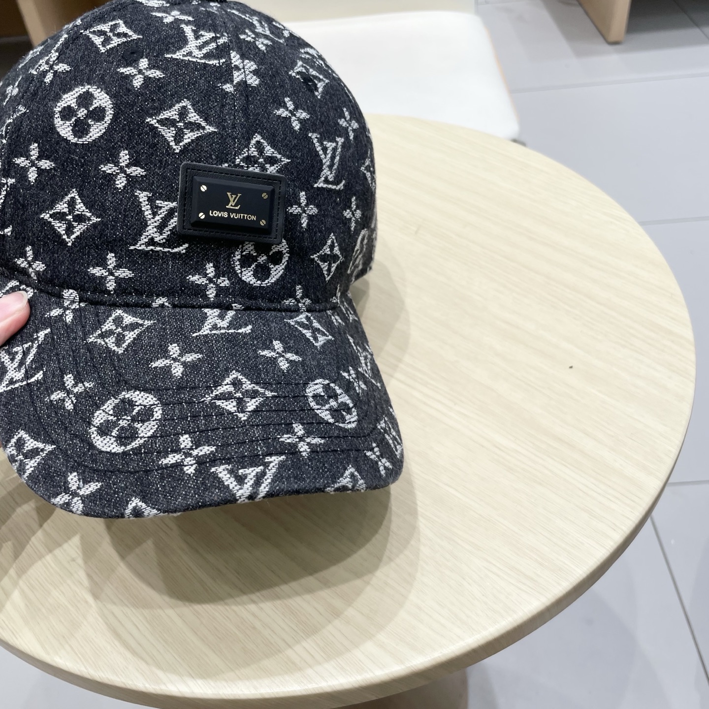 🧢路易威登棒球帽 LouisVuitton😍新款LV棒球帽，重工打造♥️高端大气，百搭款🤗男女通用！跑量