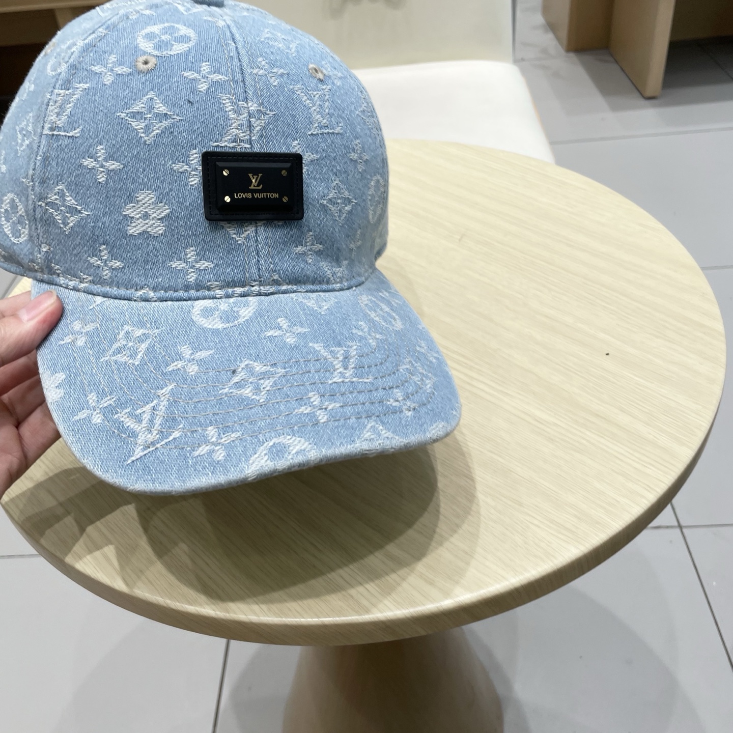 🧢路易威登棒球帽 LouisVuitton😍新款LV棒球帽，重工打造♥️高端大气，百搭款🤗男女通用！跑量