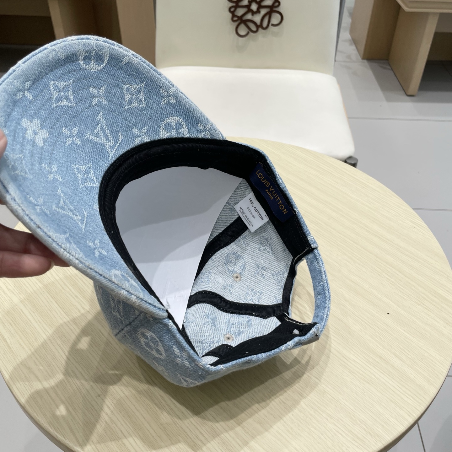 🧢路易威登棒球帽 LouisVuitton😍新款LV棒球帽，重工打造♥️高端大气，百搭款🤗男女通用！跑量