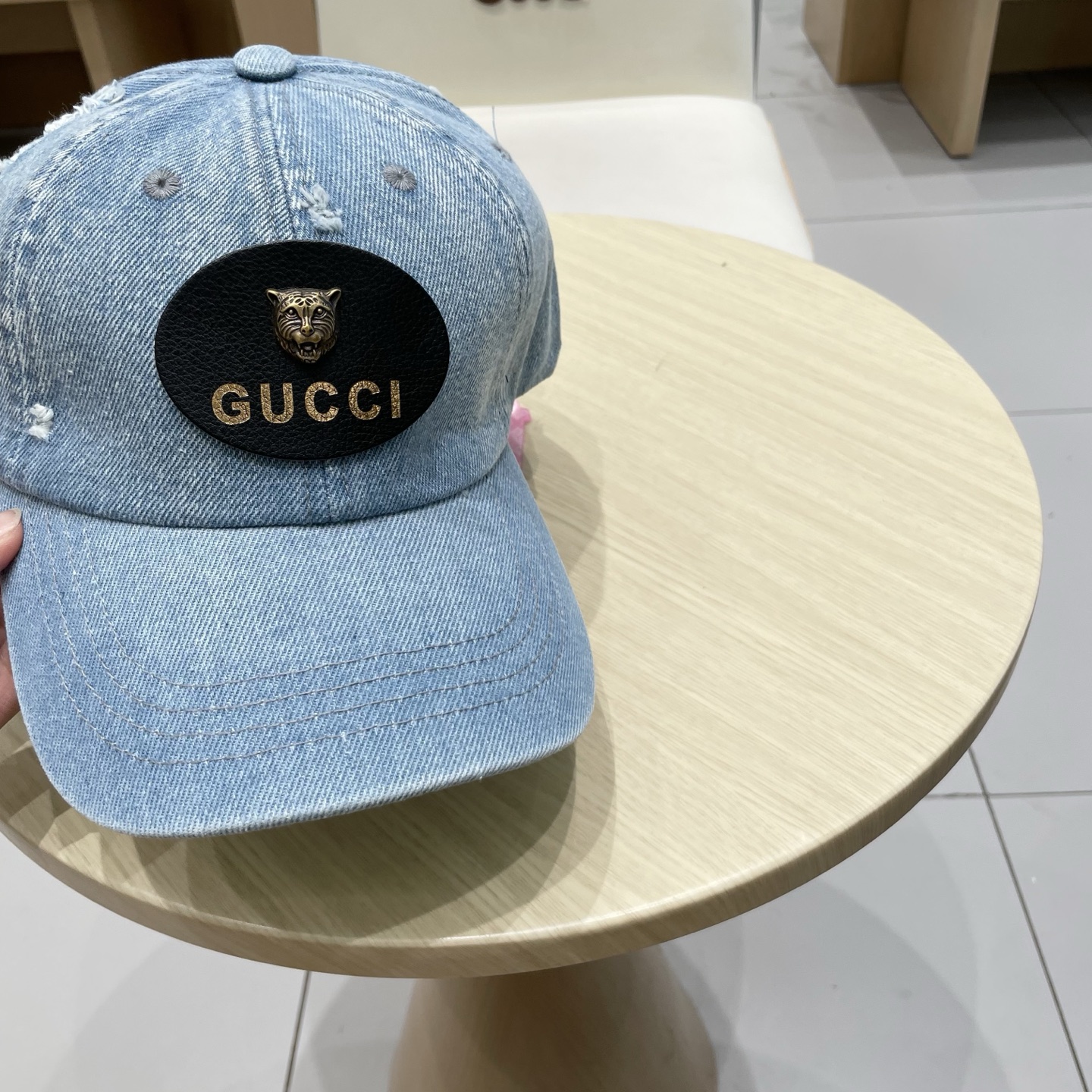   Gucci(古奇)新款原单棒球帽😍😍复古设计，专柜11开模订制！牛仔布料，轻盈透气！实物拍摄，男女适