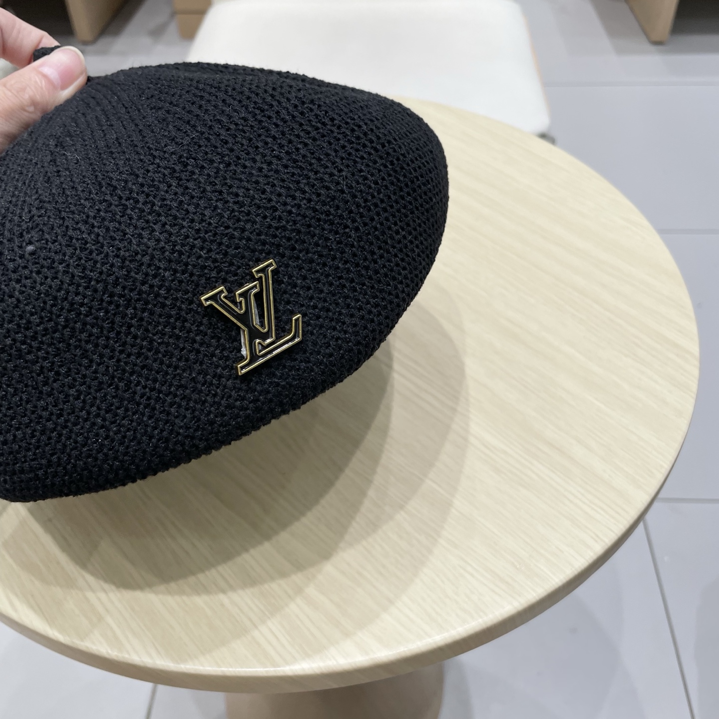   LV路易威登春夏新款贝雷帽子女夏季薄款仿草帽手钩透气显脸小画家帽报童帽