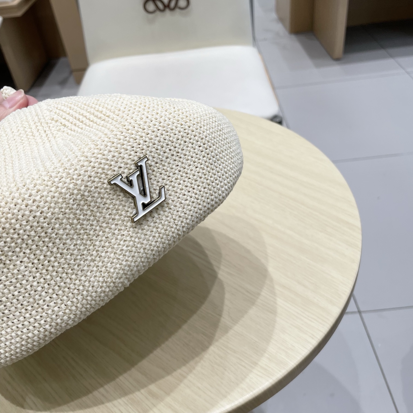   LV路易威登春夏新款贝雷帽子女夏季薄款仿草帽手钩透气显脸小画家帽报童帽