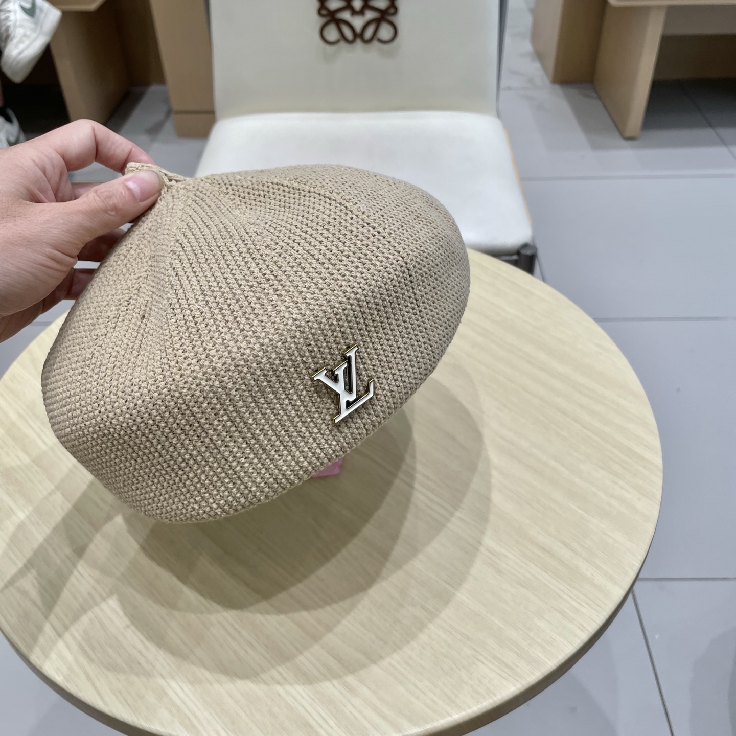   LV路易威登春夏新款贝雷帽子女夏季薄款仿草帽手钩透气显脸小画家帽报童帽