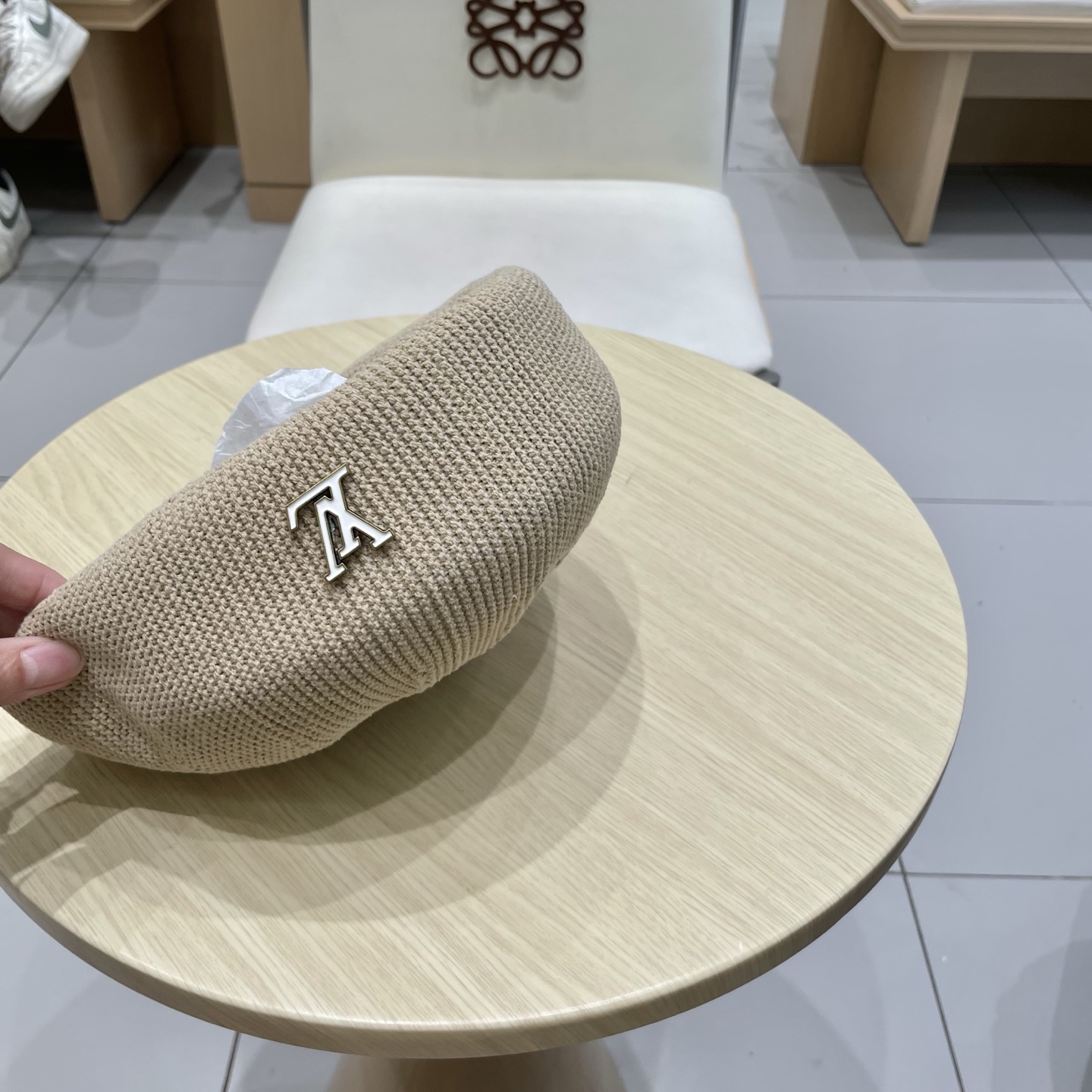   LV路易威登春夏新款贝雷帽子女夏季薄款仿草帽手钩透气显脸小画家帽报童帽