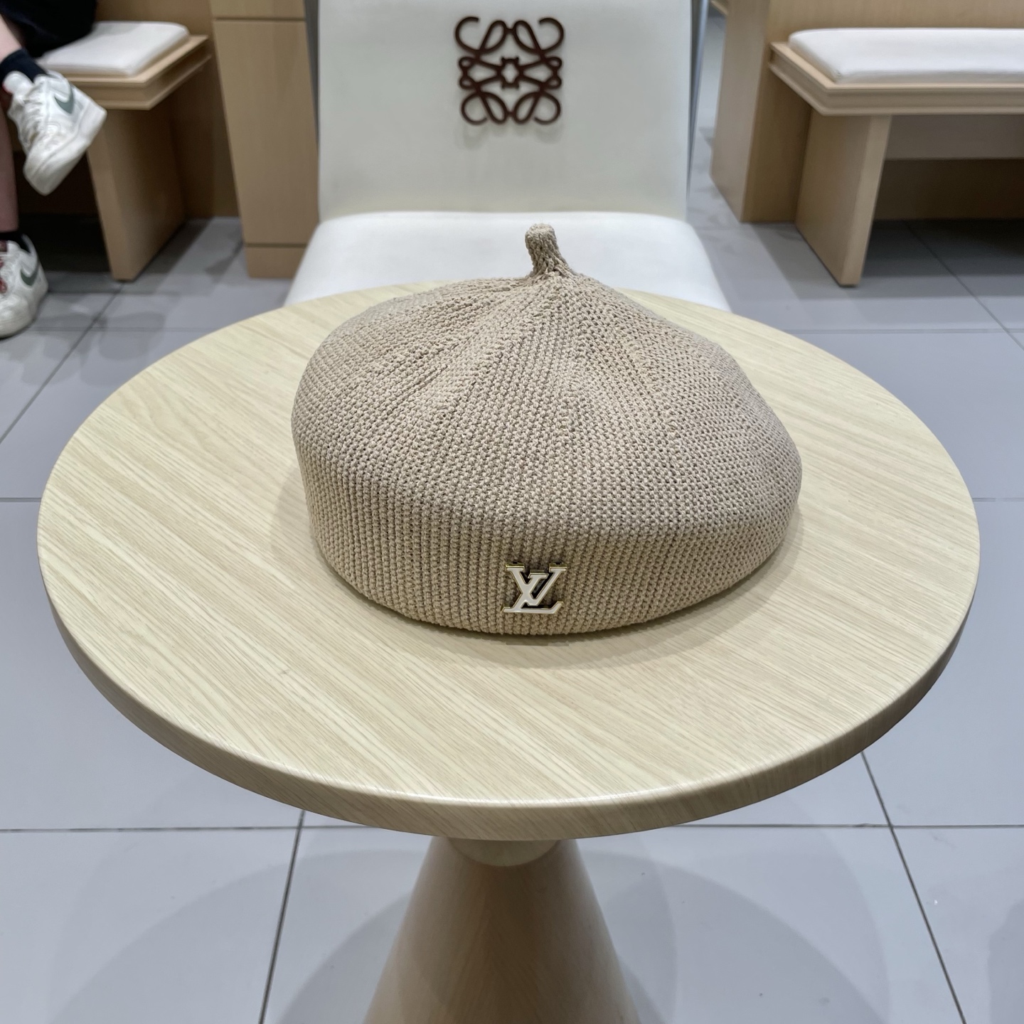   LV路易威登春夏新款贝雷帽子女夏季薄款仿草帽手钩透气显脸小画家帽报童帽