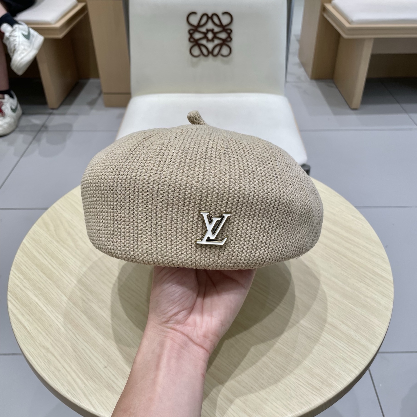   LV路易威登春夏新款贝雷帽子女夏季薄款仿草帽手钩透气显脸小画家帽报童帽