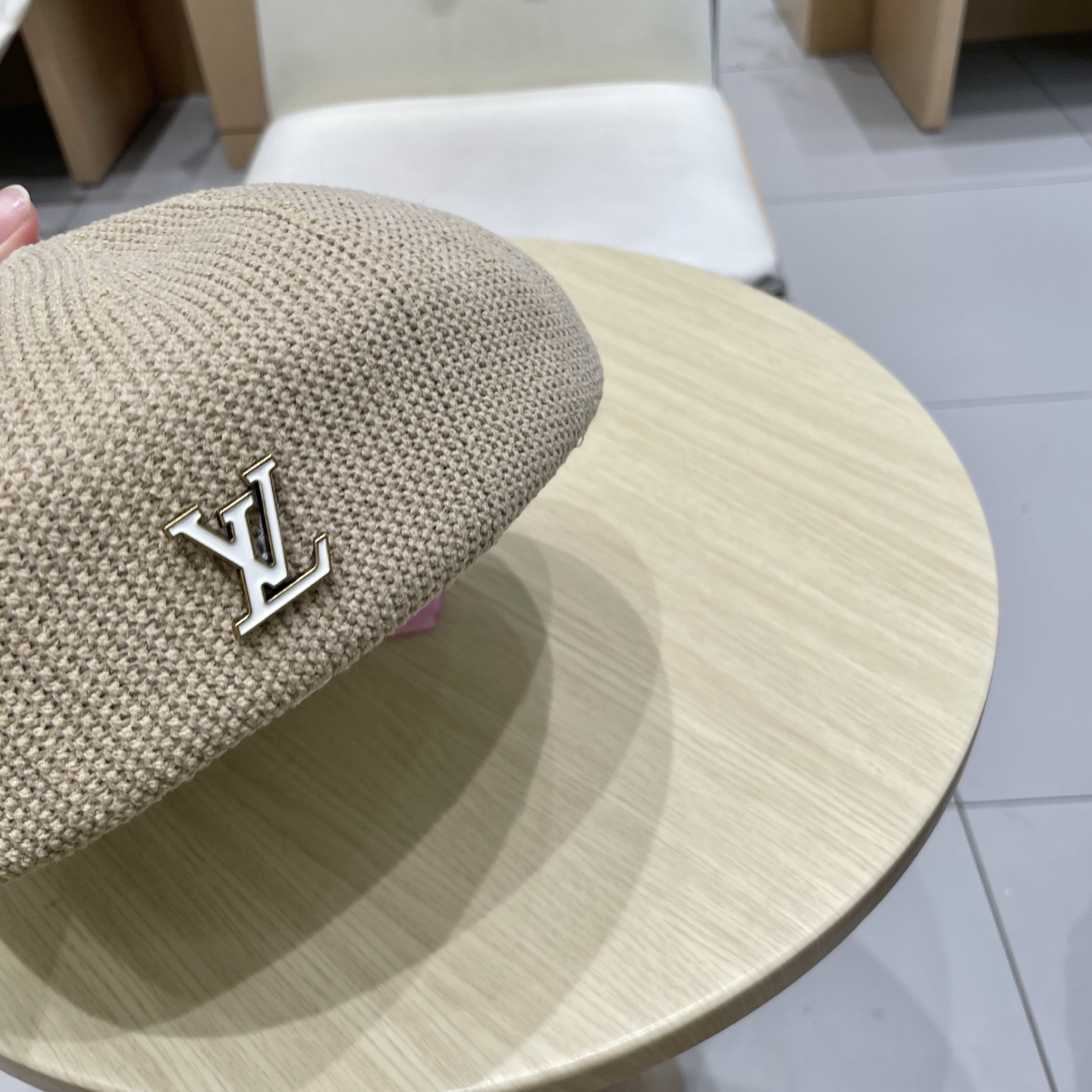   LV路易威登春夏新款贝雷帽子女夏季薄款仿草帽手钩透气显脸小画家帽报童帽