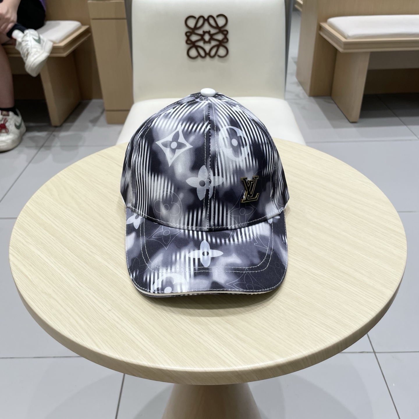 🧢路易威登棒球帽 LouisVuitton😍新款LV棒球帽，重工打造♥️高端大气，百搭款🤗男女通用！跑