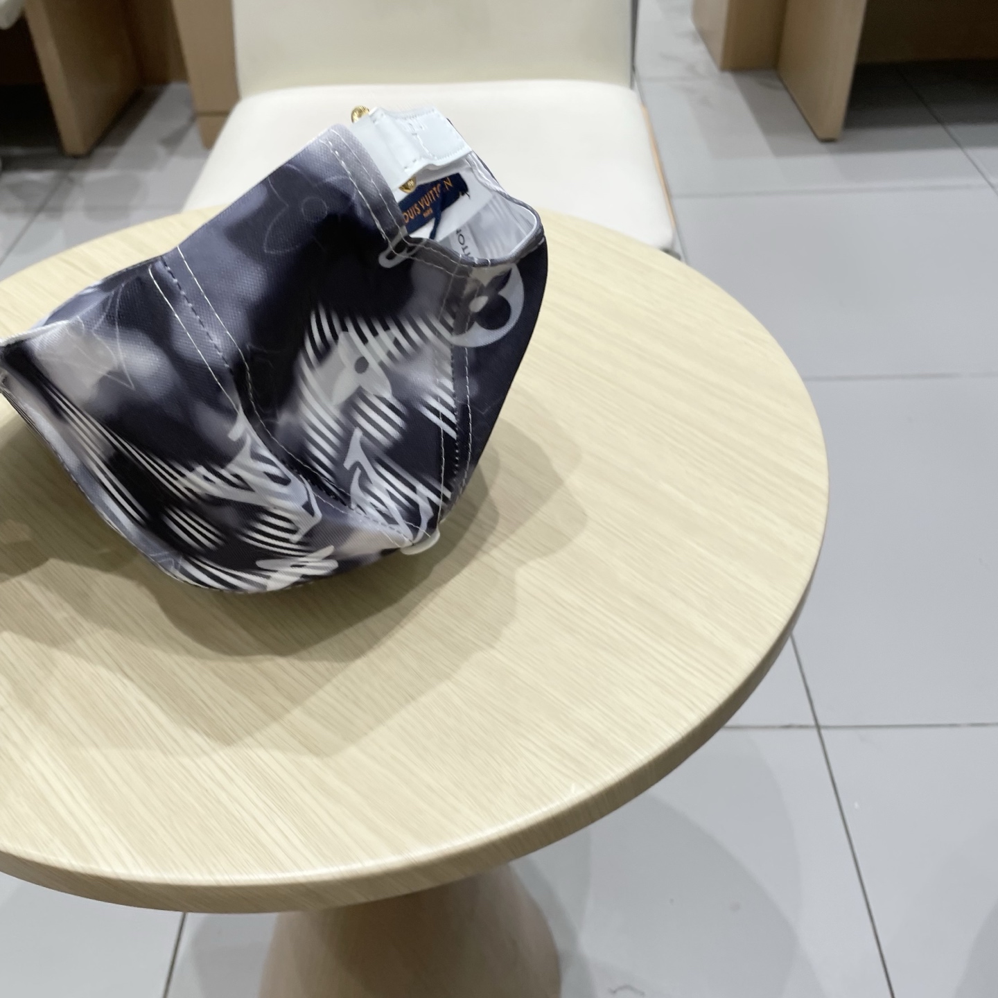  🧢路易威登棒球帽 LouisVuitton😍新款LV棒球帽，重工打造♥️高端大气，百搭款🤗男女通用！跑