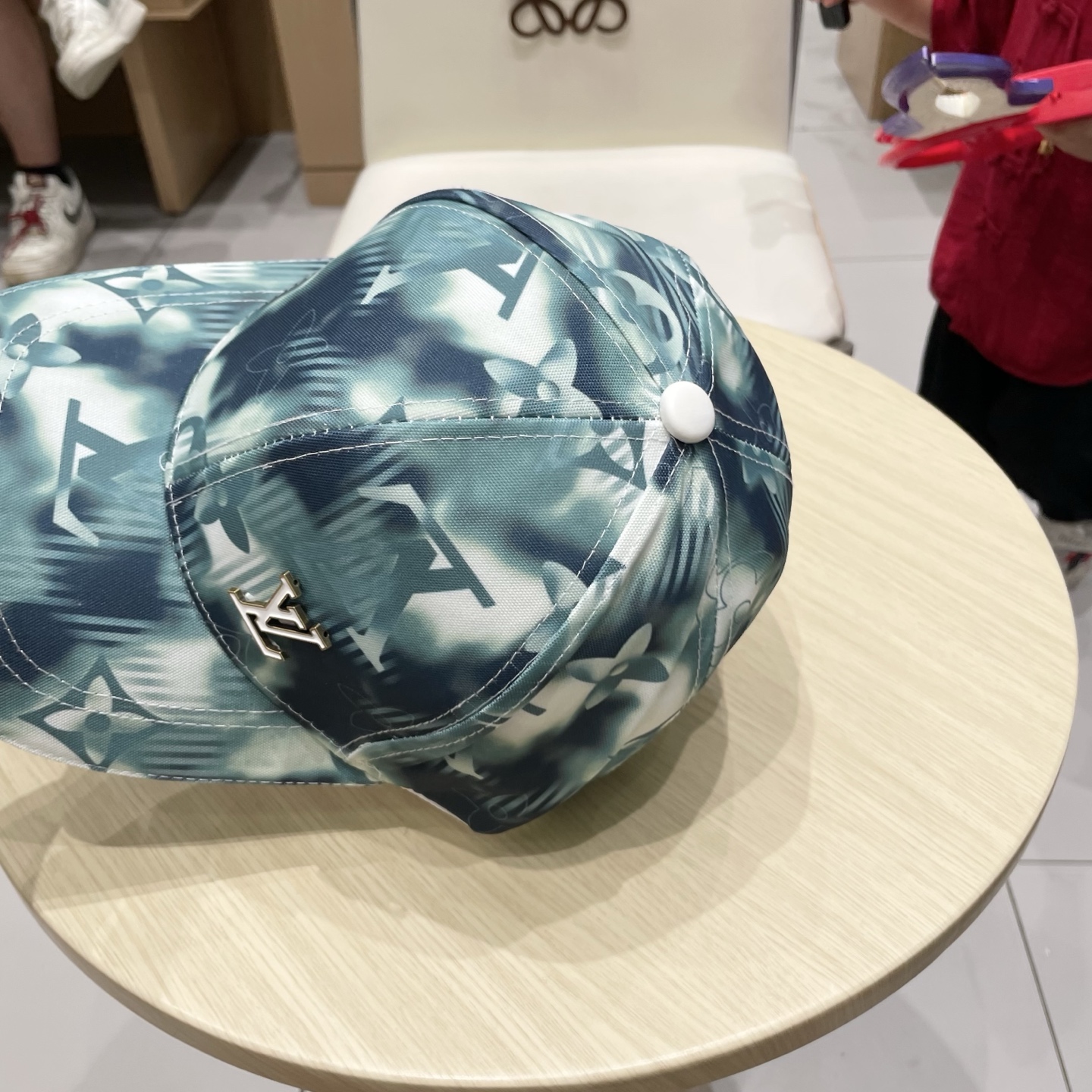  🧢路易威登棒球帽 LouisVuitton😍新款LV棒球帽，重工打造♥️高端大气，百搭款🤗男女通用！跑