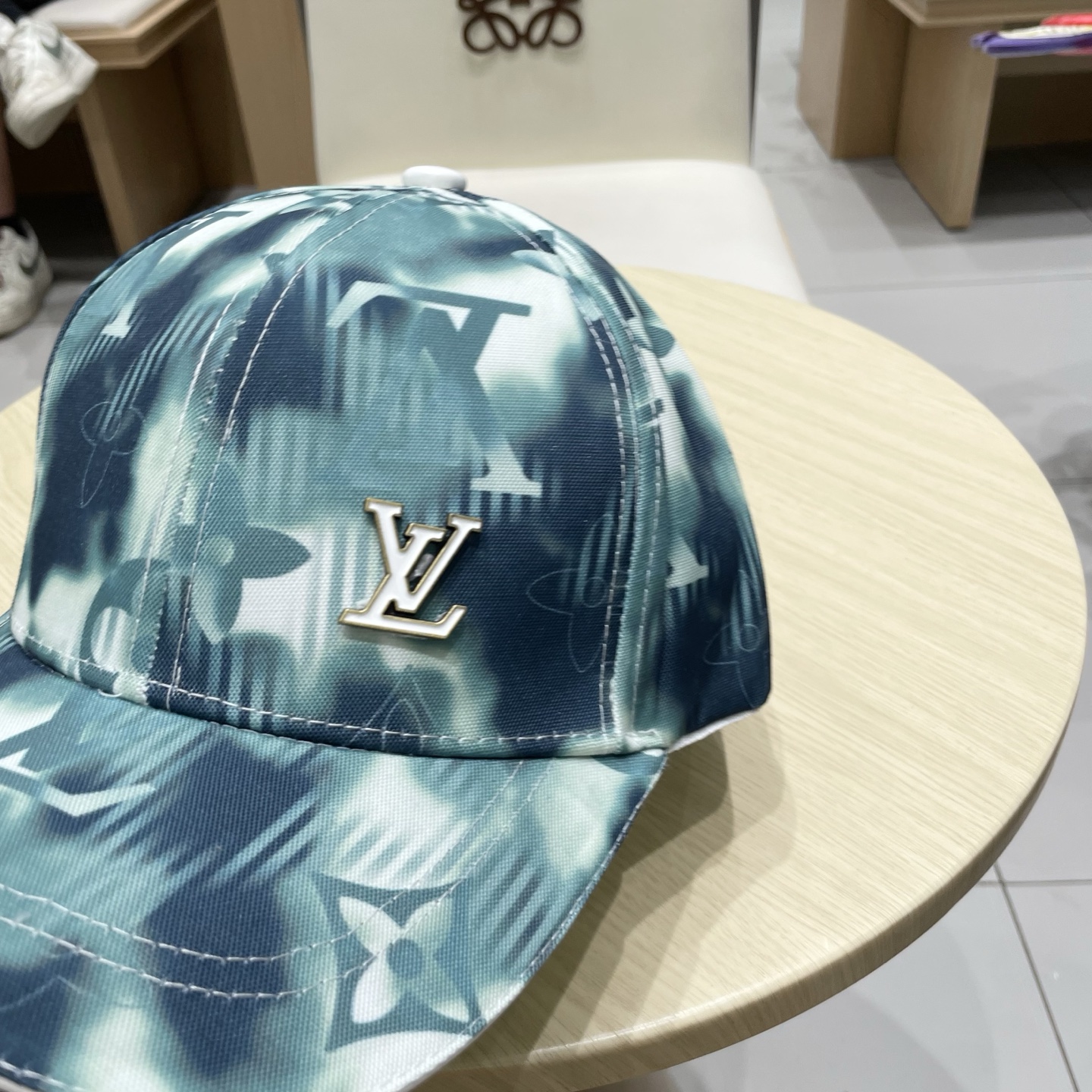  🧢路易威登棒球帽 LouisVuitton😍新款LV棒球帽，重工打造♥️高端大气，百搭款🤗男女通用！跑