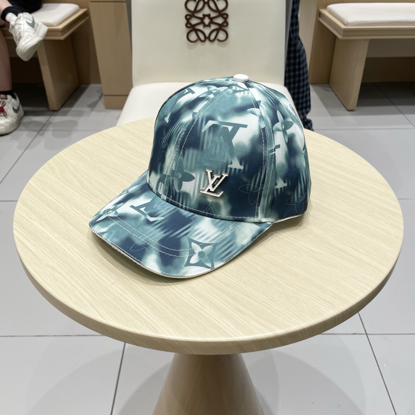  🧢路易威登棒球帽 LouisVuitton😍新款LV棒球帽，重工打造♥️高端大气，百搭款🤗男女通用！跑