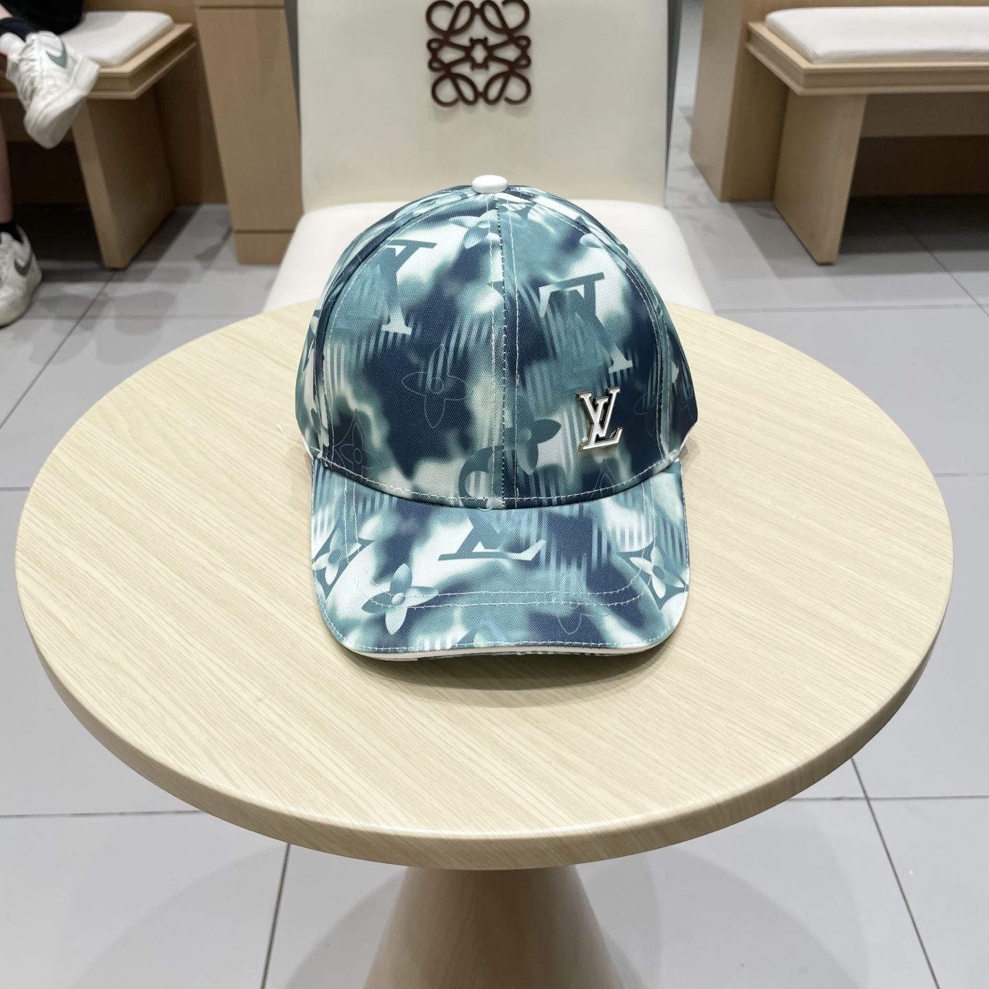  🧢路易威登棒球帽 LouisVuitton😍新款LV棒球帽，重工打造♥️高端大气，百搭款🤗男女通用！跑