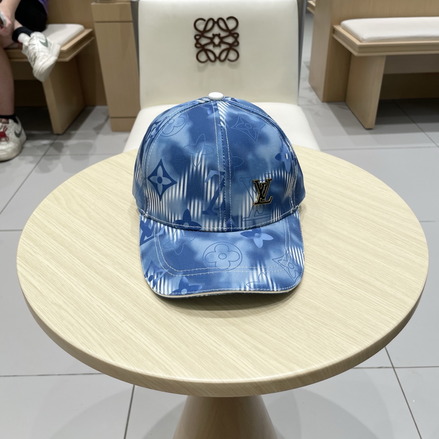  🧢路易威登棒球帽 LouisVuitton😍新款LV棒球帽，重工打造♥️高端大气，百搭款🤗男女通用！跑