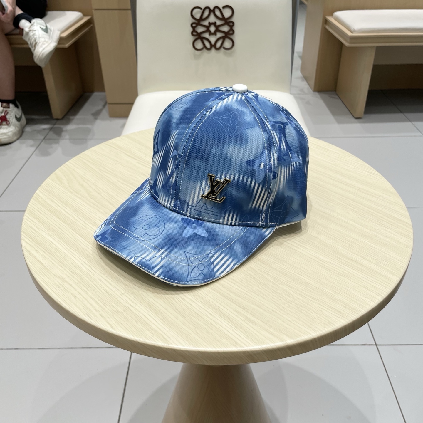  🧢路易威登棒球帽 LouisVuitton😍新款LV棒球帽，重工打造♥️高端大气，百搭款🤗男女通用！跑