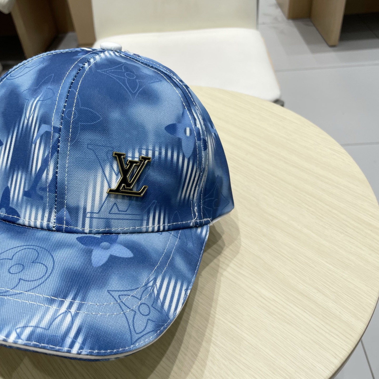  🧢路易威登棒球帽 LouisVuitton😍新款LV棒球帽，重工打造♥️高端大气，百搭款🤗男女通用！跑