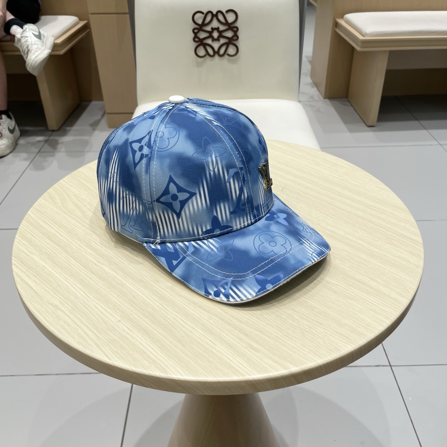  🧢路易威登棒球帽 LouisVuitton😍新款LV棒球帽，重工打造♥️高端大气，百搭款🤗男女通用！跑