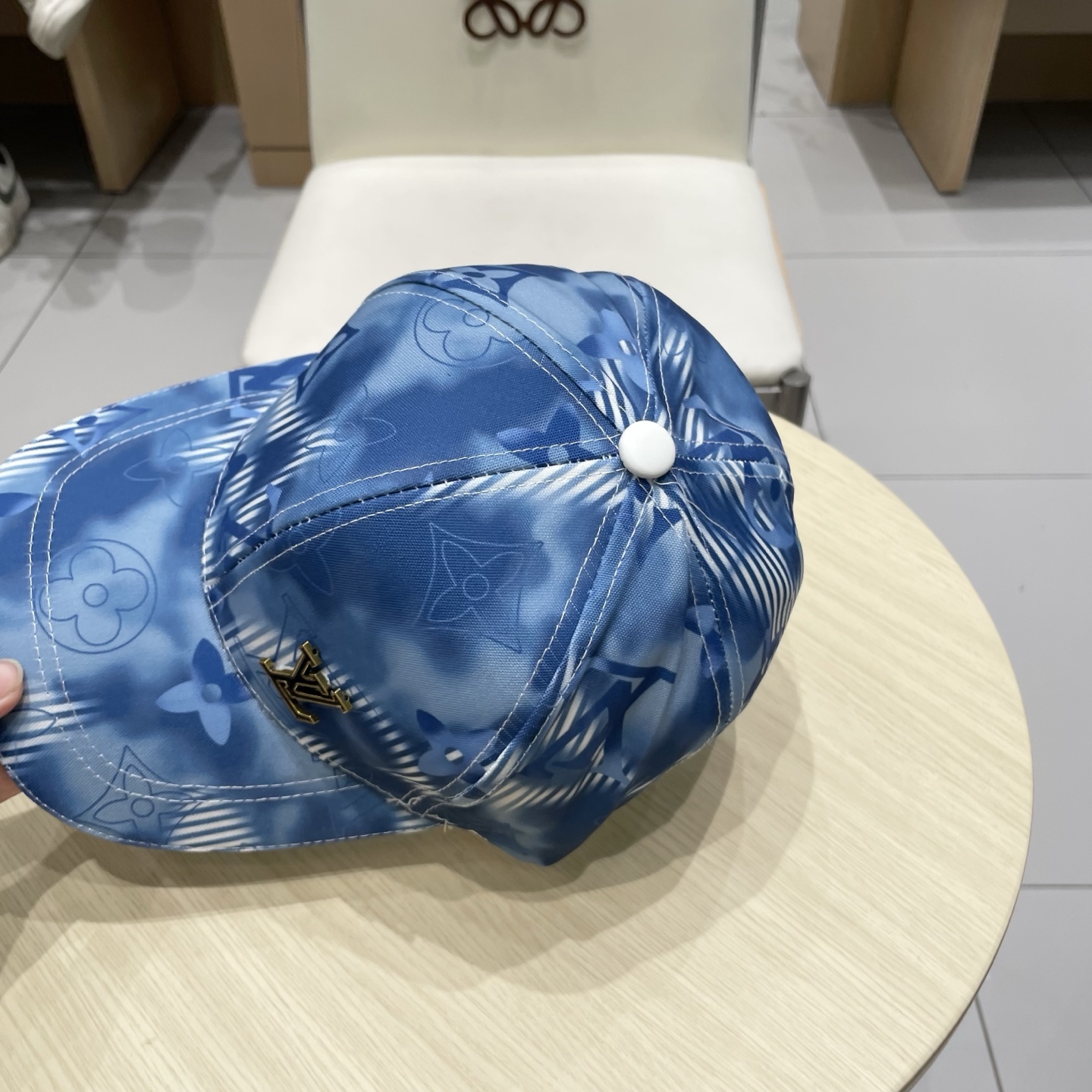  🧢路易威登棒球帽 LouisVuitton😍新款LV棒球帽，重工打造♥️高端大气，百搭款🤗男女通用！跑