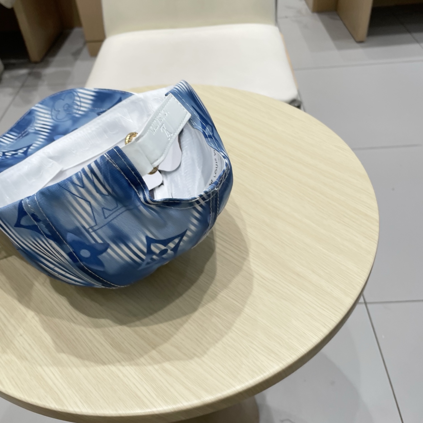  🧢路易威登棒球帽 LouisVuitton😍新款LV棒球帽，重工打造♥️高端大气，百搭款🤗男女通用！跑