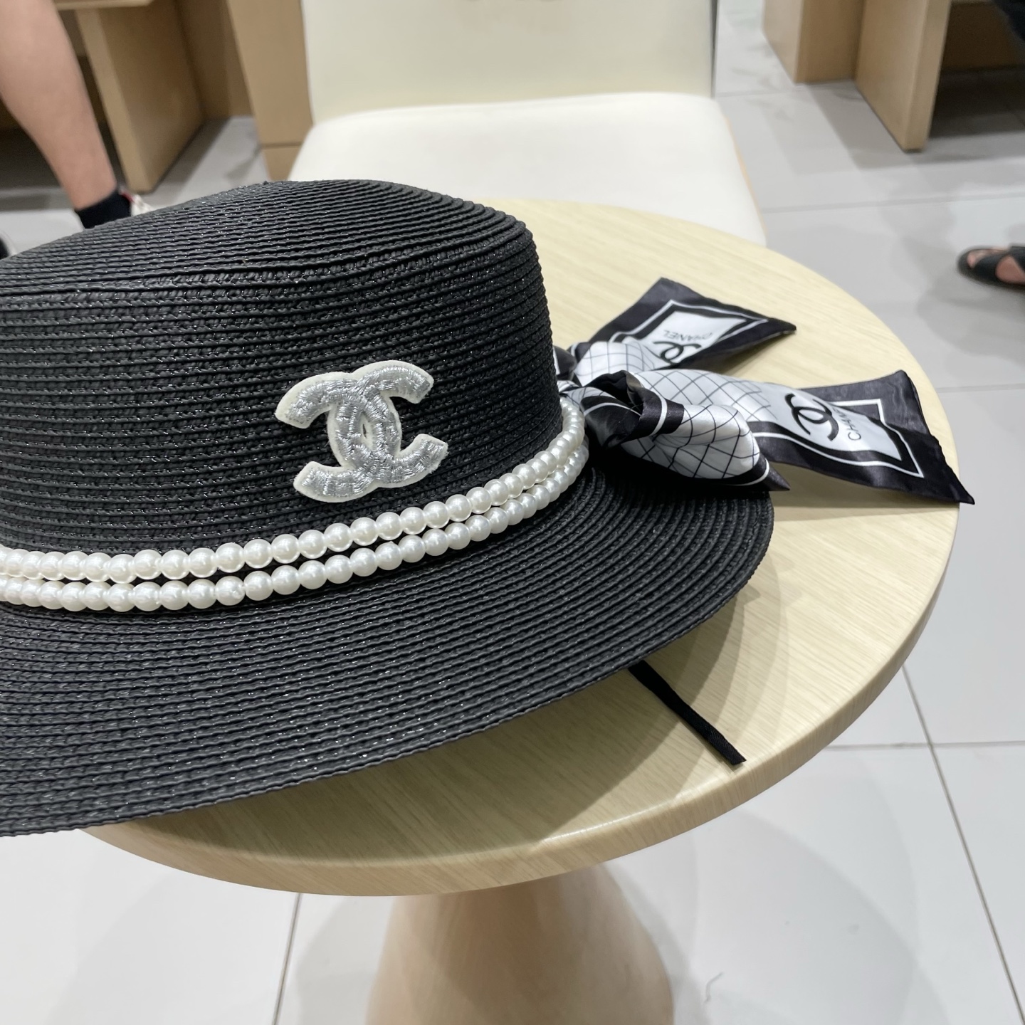 。香奈儿CHANEL高端平顶草帽百搭不挑脸型平沿相对不遮挡视线 更加实用 日常和旅行都好戴 ins风 特