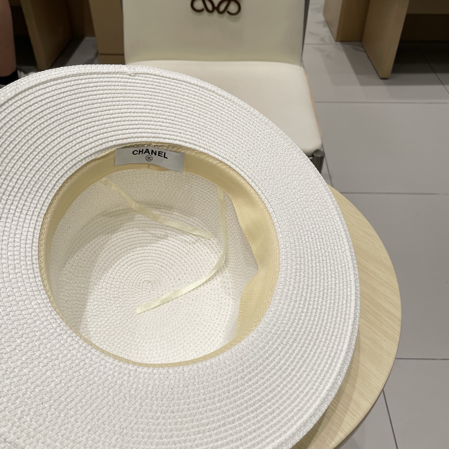 。香奈儿CHANEL高端平顶草帽百搭不挑脸型平沿相对不遮挡视线 更加实用 日常和旅行都好戴 ins风 特