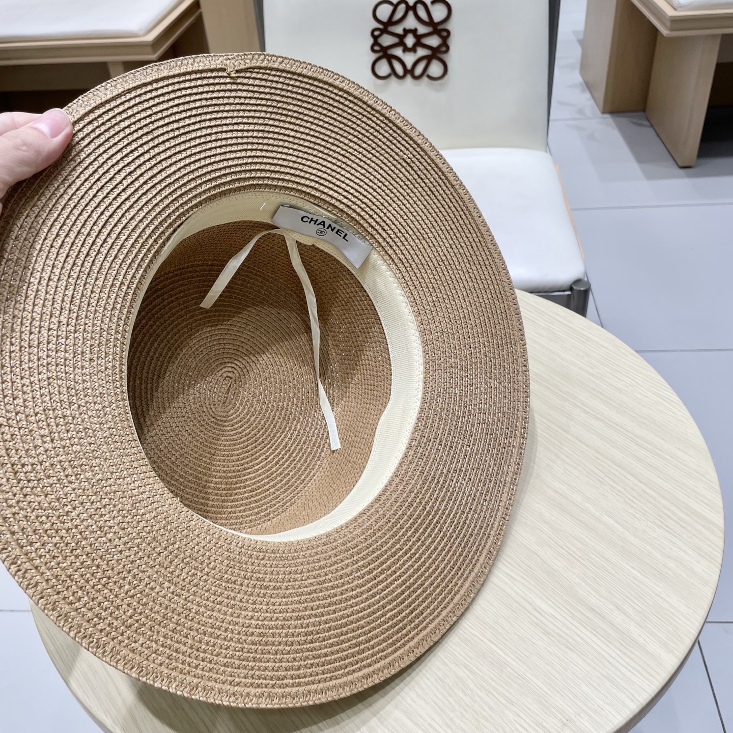 。香奈儿CHANEL高端平顶草帽百搭不挑脸型平沿相对不遮挡视线 更加实用 日常和旅行都好戴 ins风 特