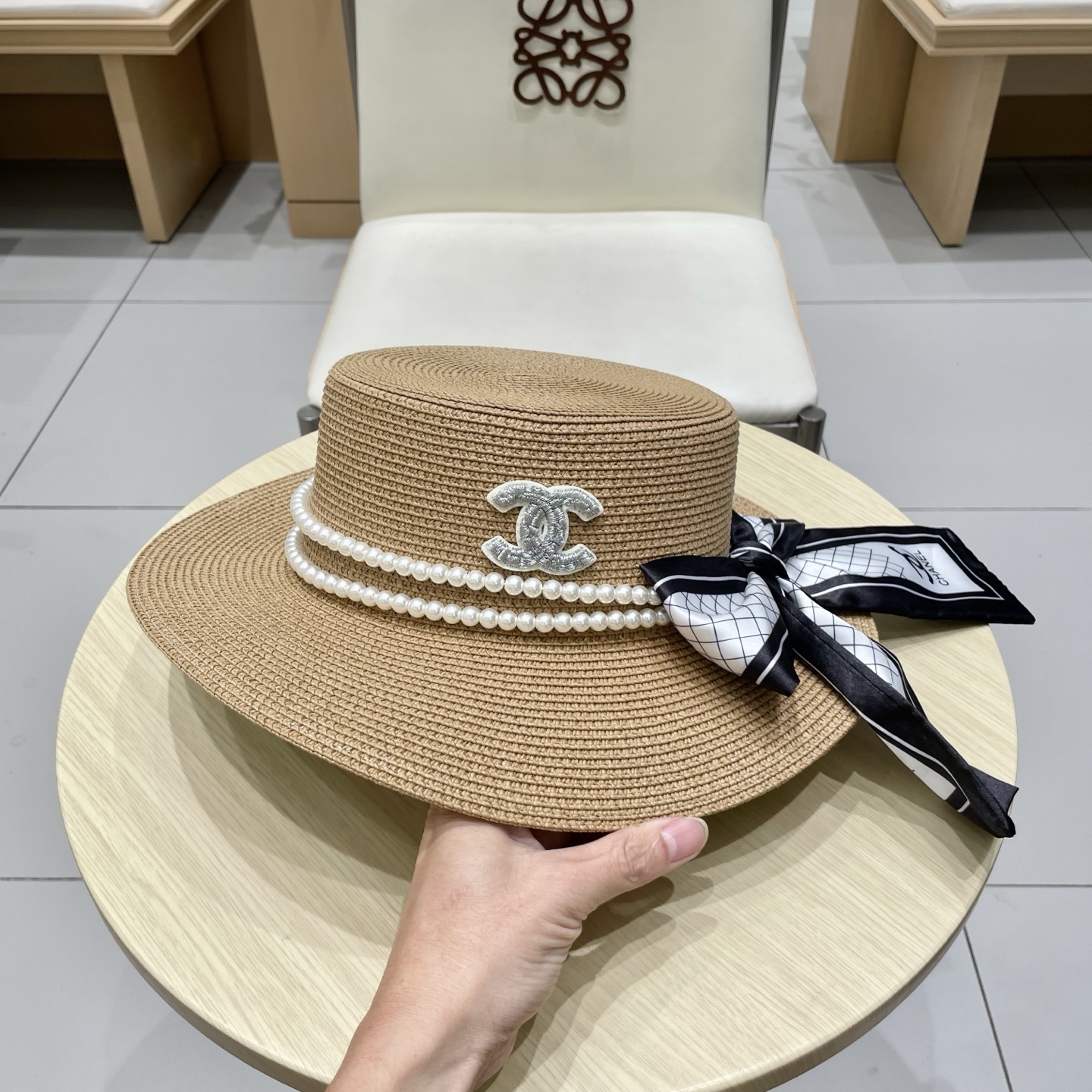 。香奈儿CHANEL高端平顶草帽百搭不挑脸型平沿相对不遮挡视线 更加实用 日常和旅行都好戴 ins风 特