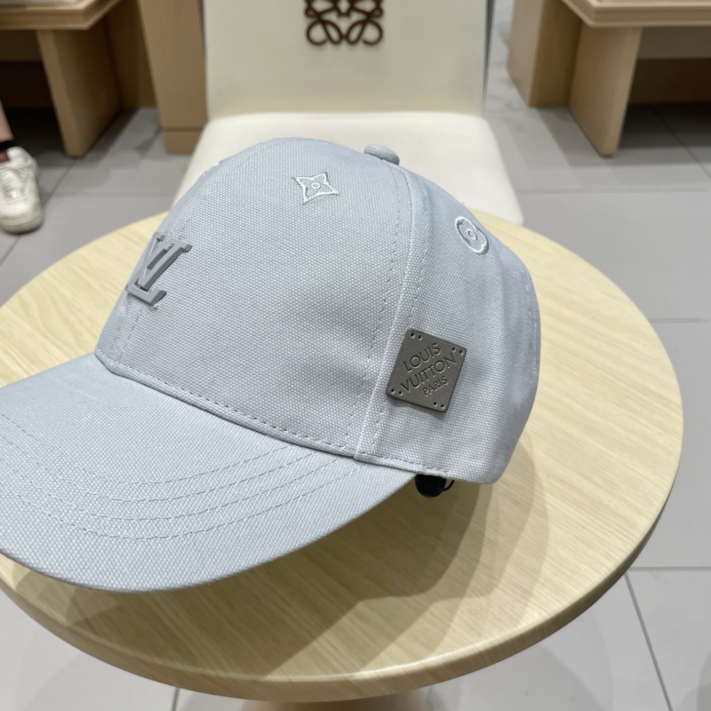  🧢路易威登棒球帽 LouisVuitton😍新款LV棒球帽，重工打造♥️高端大气，百搭款🤗男女通用！跑