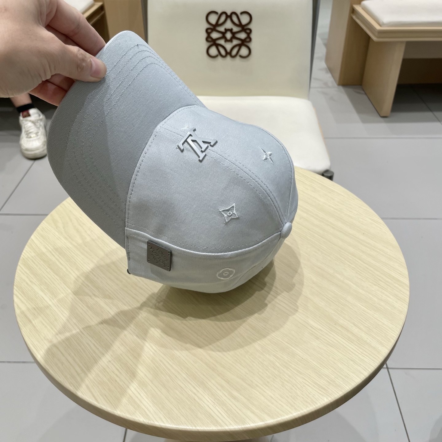  🧢路易威登棒球帽 LouisVuitton😍新款LV棒球帽，重工打造♥️高端大气，百搭款🤗男女通用！跑