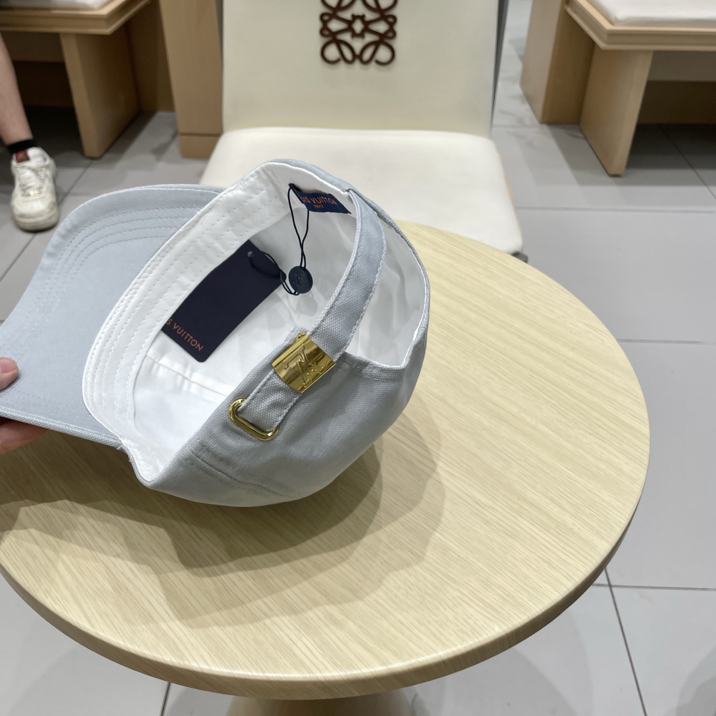  🧢路易威登棒球帽 LouisVuitton😍新款LV棒球帽，重工打造♥️高端大气，百搭款🤗男女通用！跑