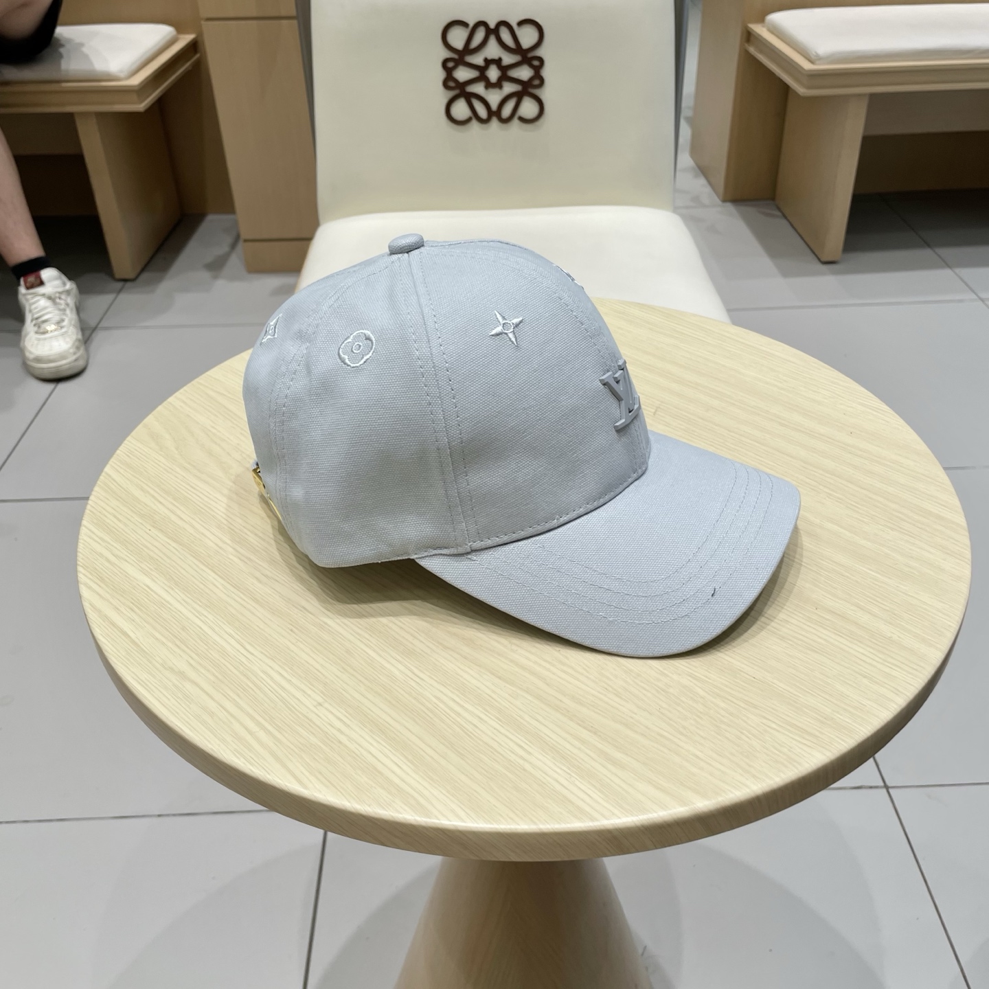  🧢路易威登棒球帽 LouisVuitton😍新款LV棒球帽，重工打造♥️高端大气，百搭款🤗男女通用！跑