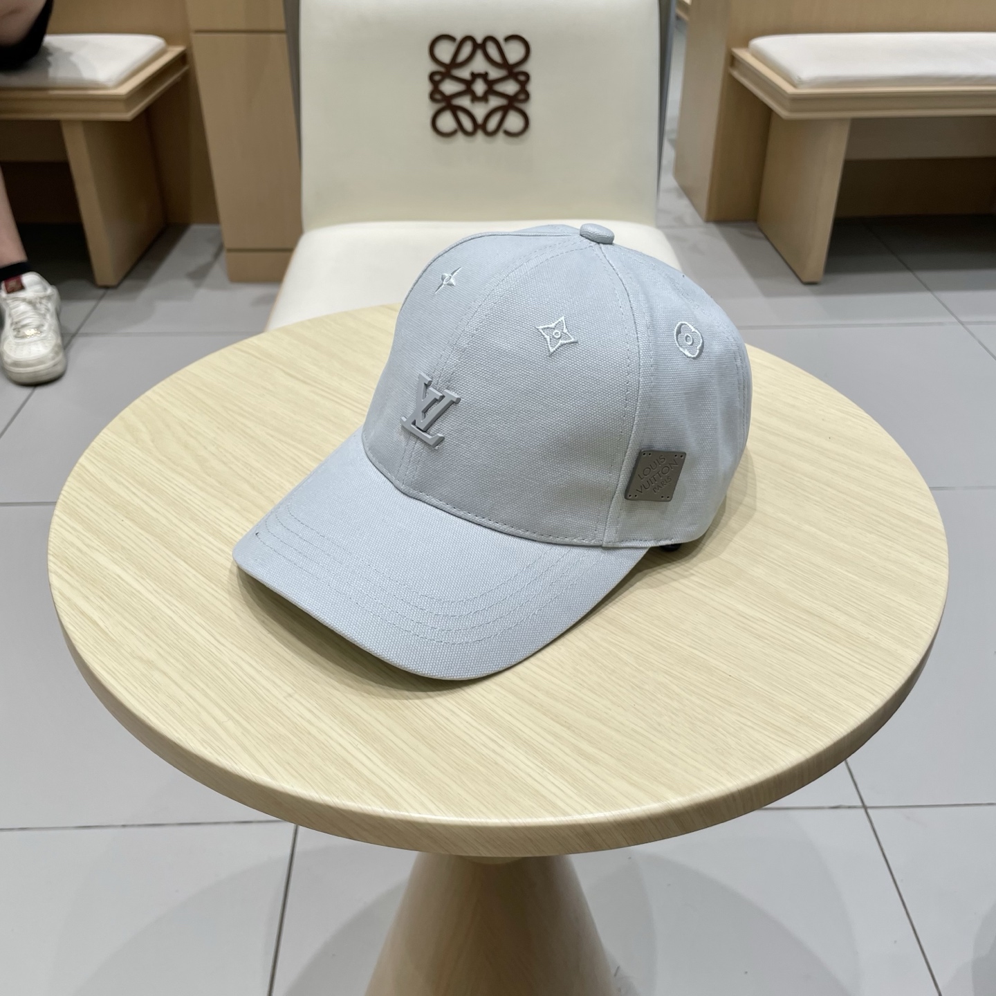  🧢路易威登棒球帽 LouisVuitton😍新款LV棒球帽，重工打造♥️高端大气，百搭款🤗男女通用！跑