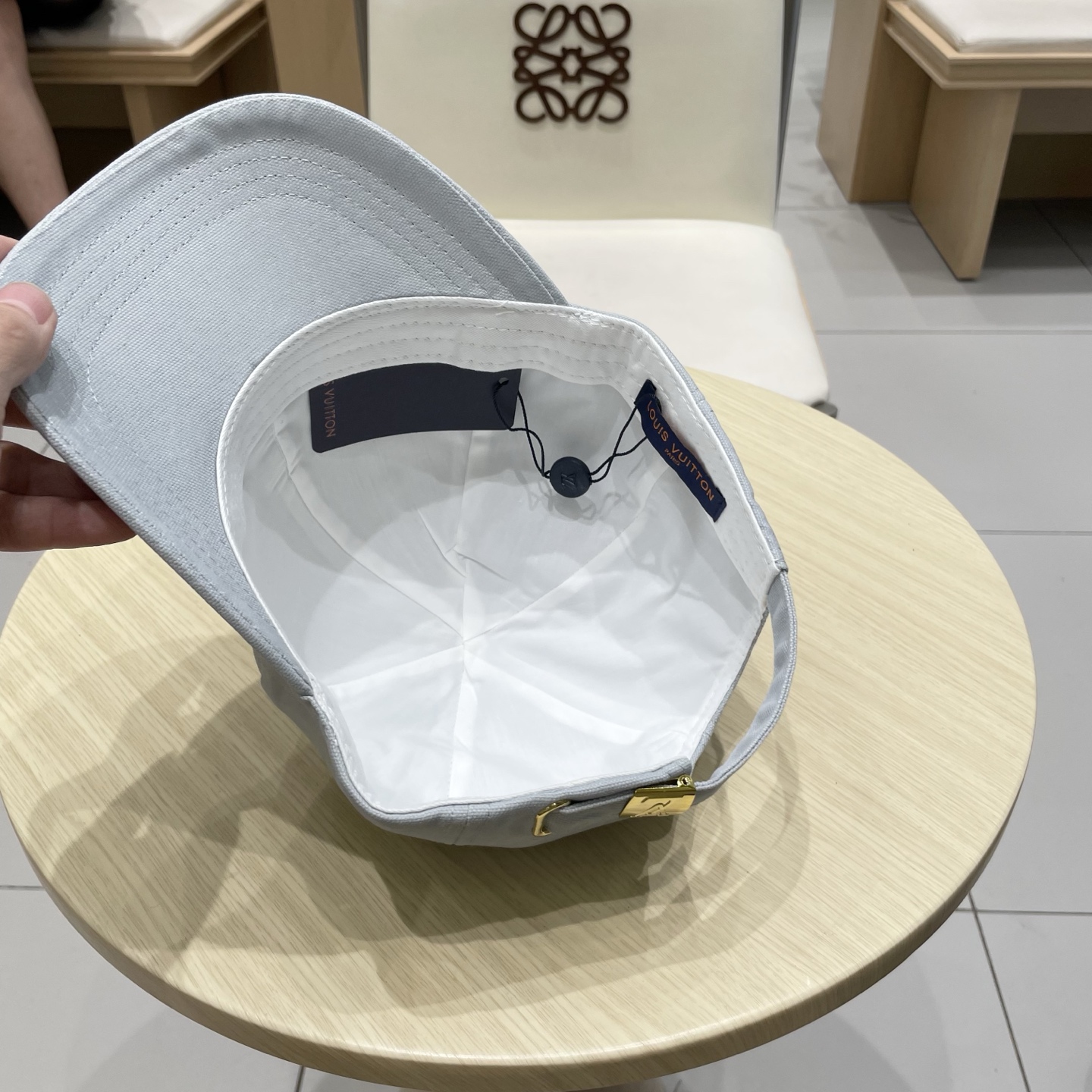  🧢路易威登棒球帽 LouisVuitton😍新款LV棒球帽，重工打造♥️高端大气，百搭款🤗男女通用！跑